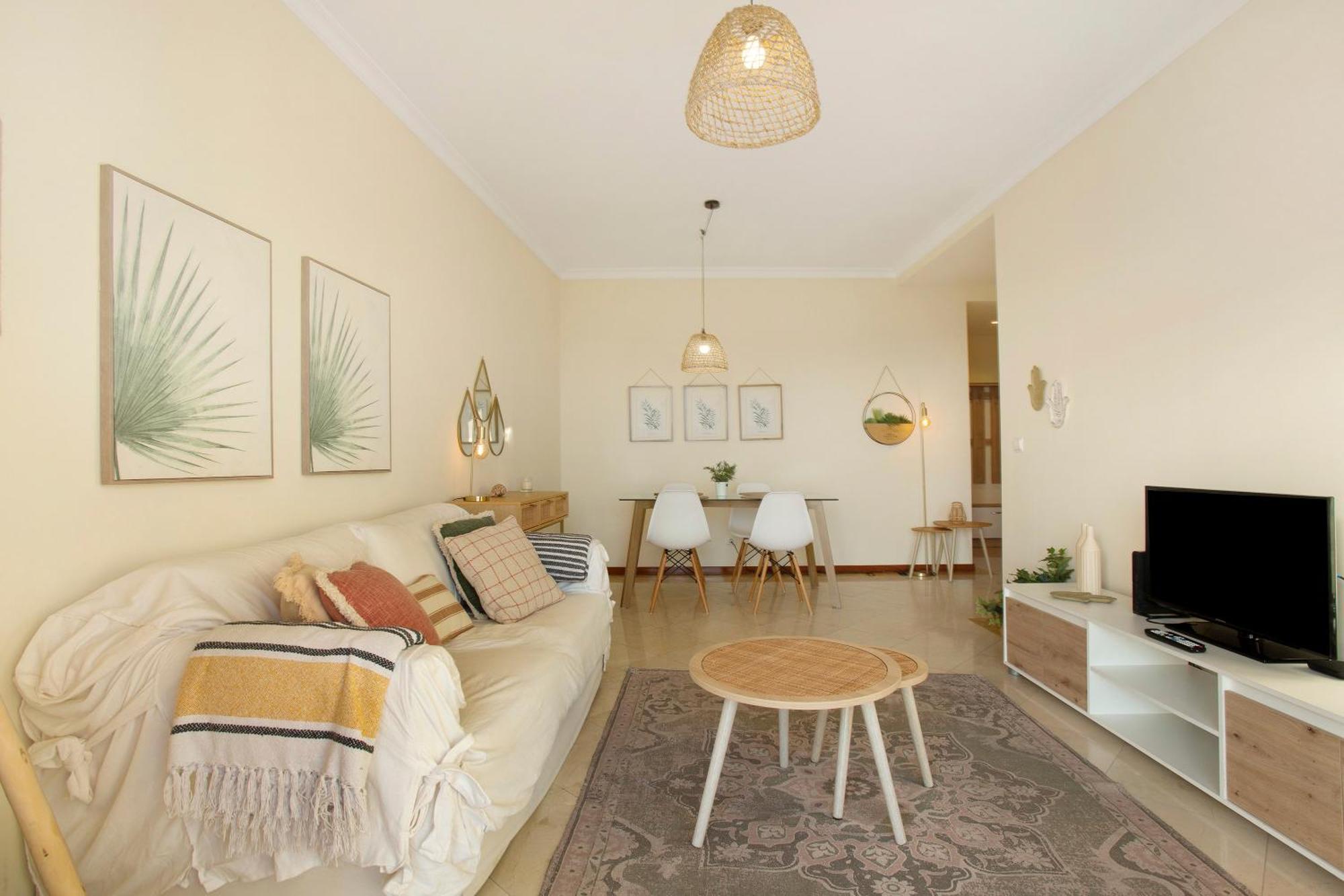 Sea View Apartment *