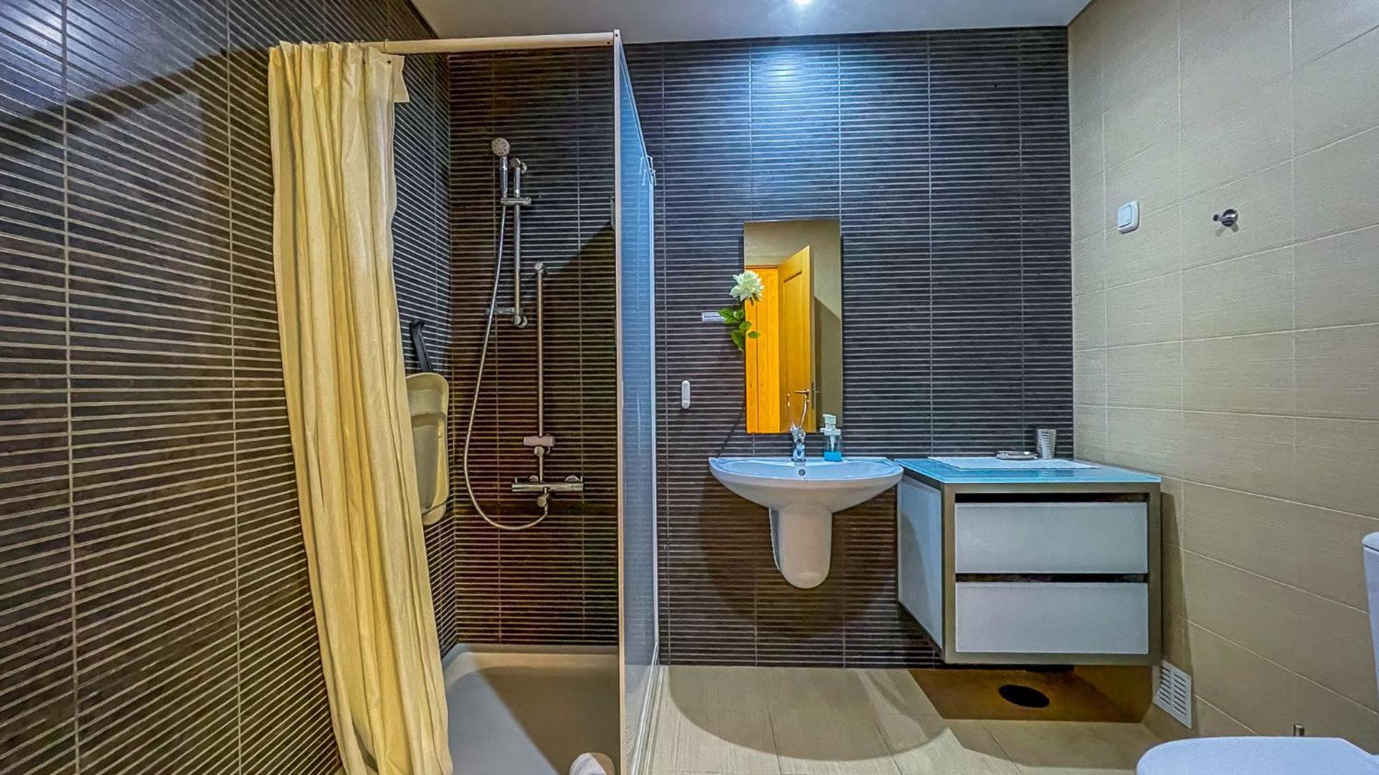 Aq 310 Incrível De Dois Quartos Com Vista A Marina * Quarteira