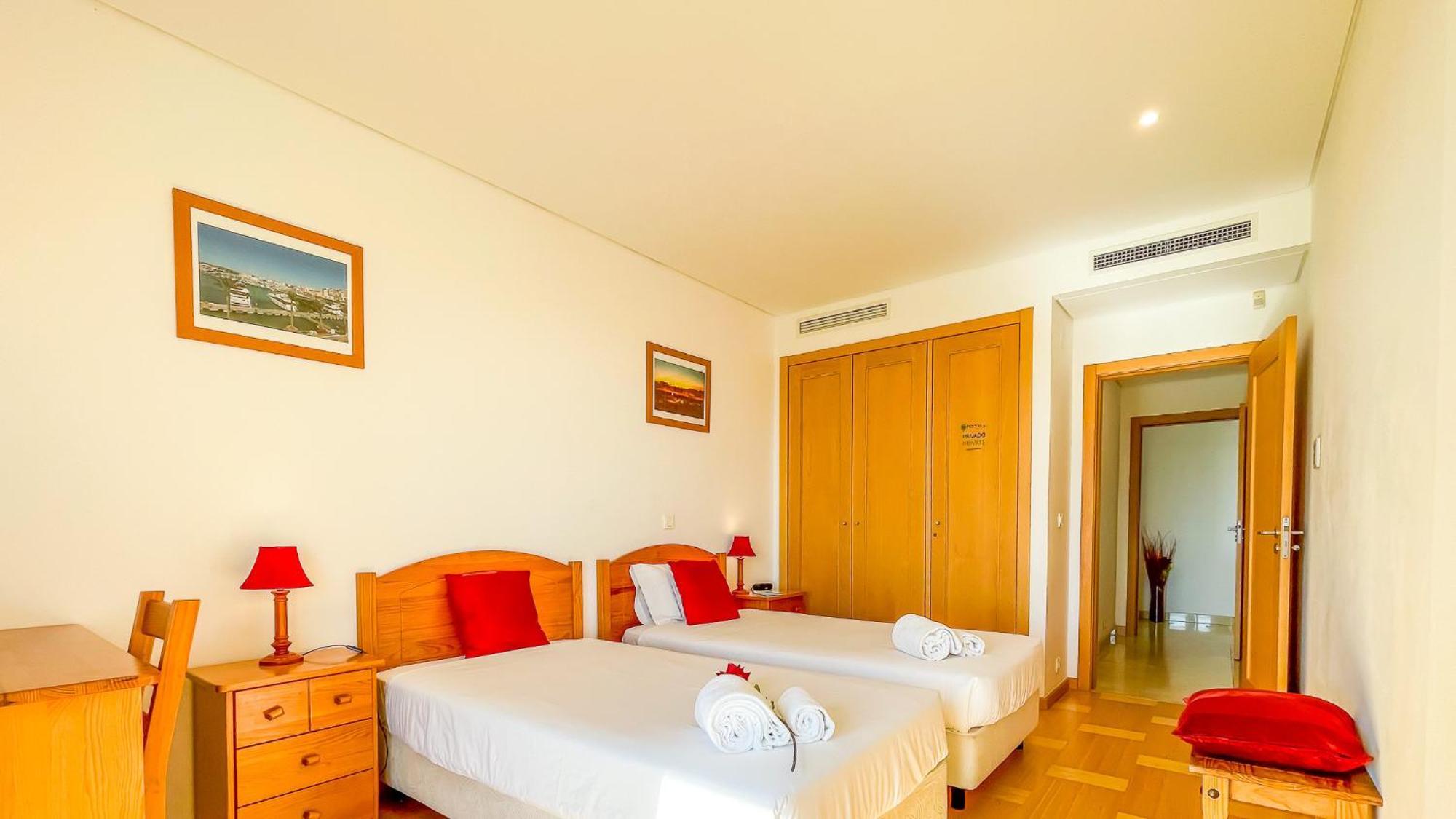 Apartamento Aq 310 Incrível De Dois Quartos Com Vista A Marina Quarteira