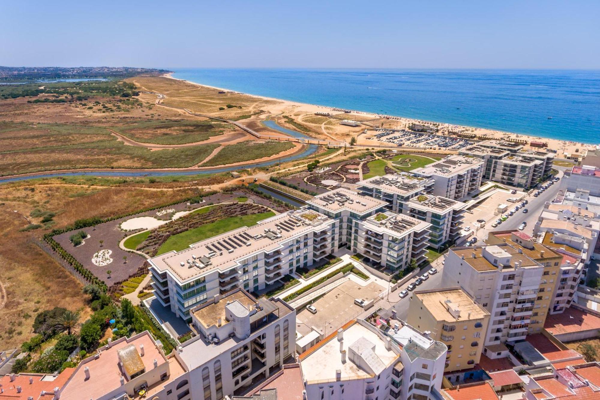 Blue Well Being Beachfront Pool And Raia - By Bedzy Armacao de Pera