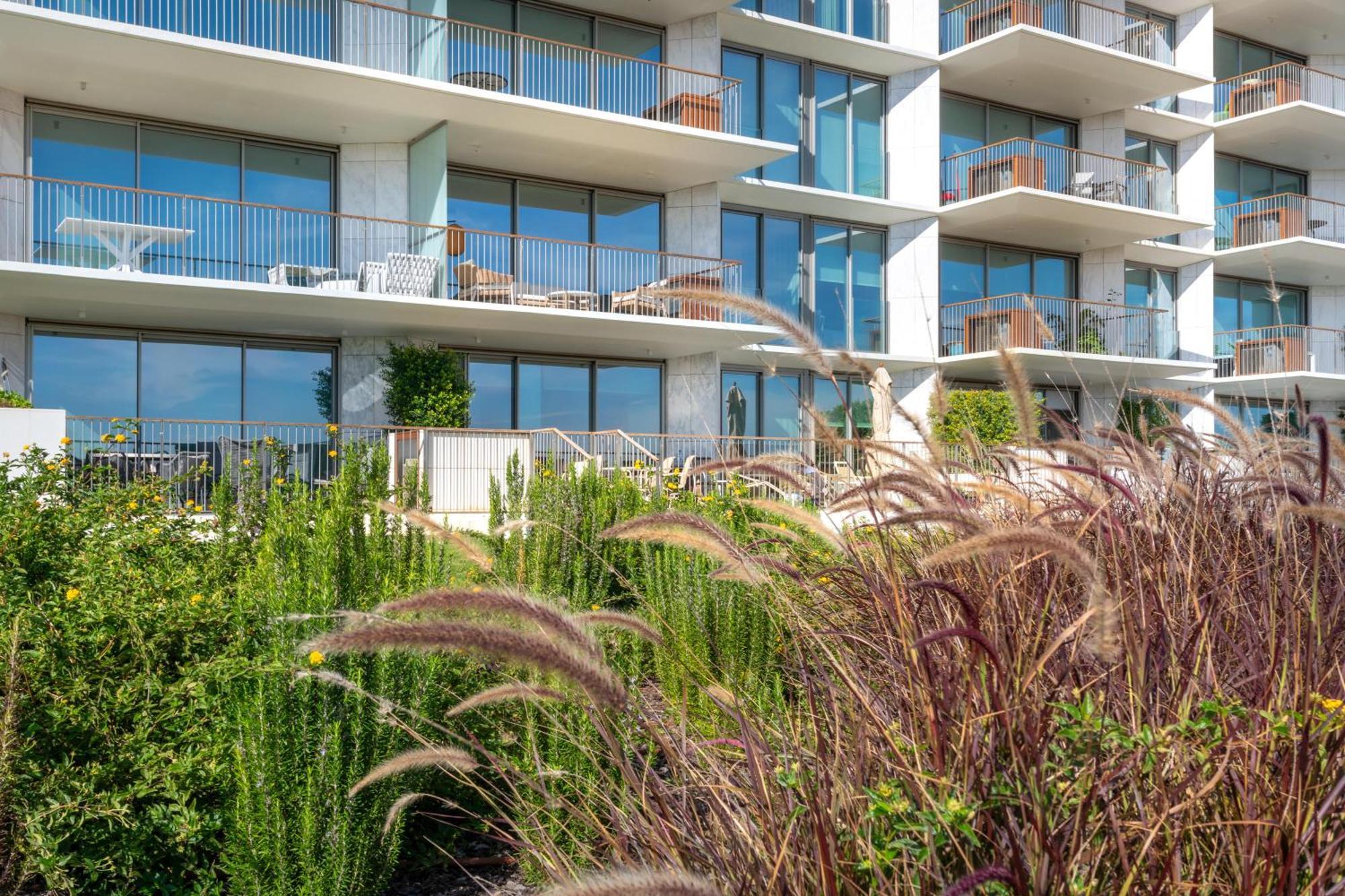 Apartment Blue Well Being Beachfront Pool And Raia - By Bedzy