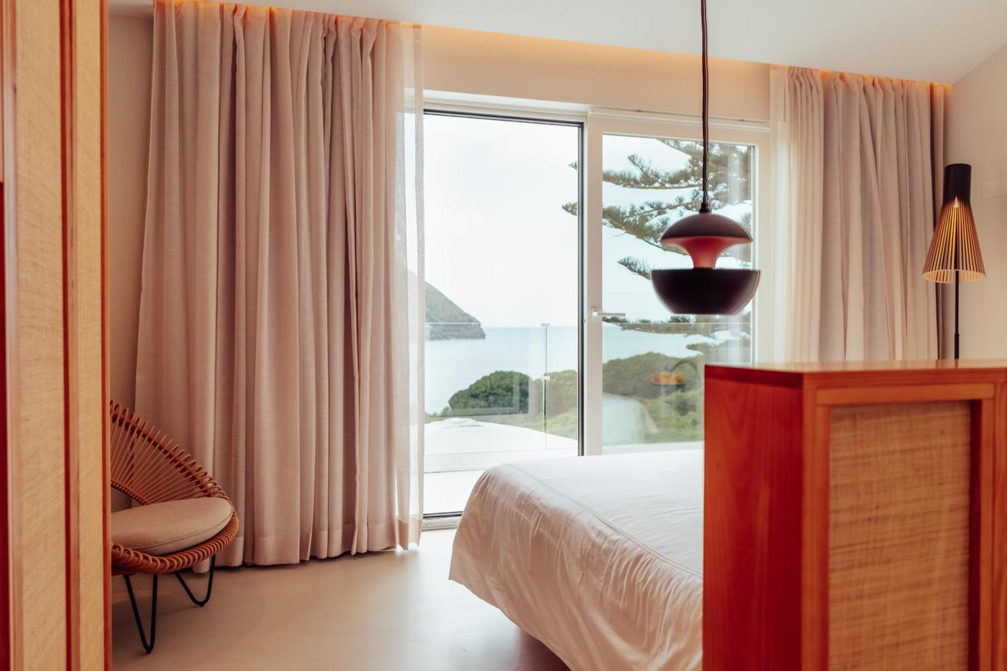 Silveira Bay Lounge Retreat *