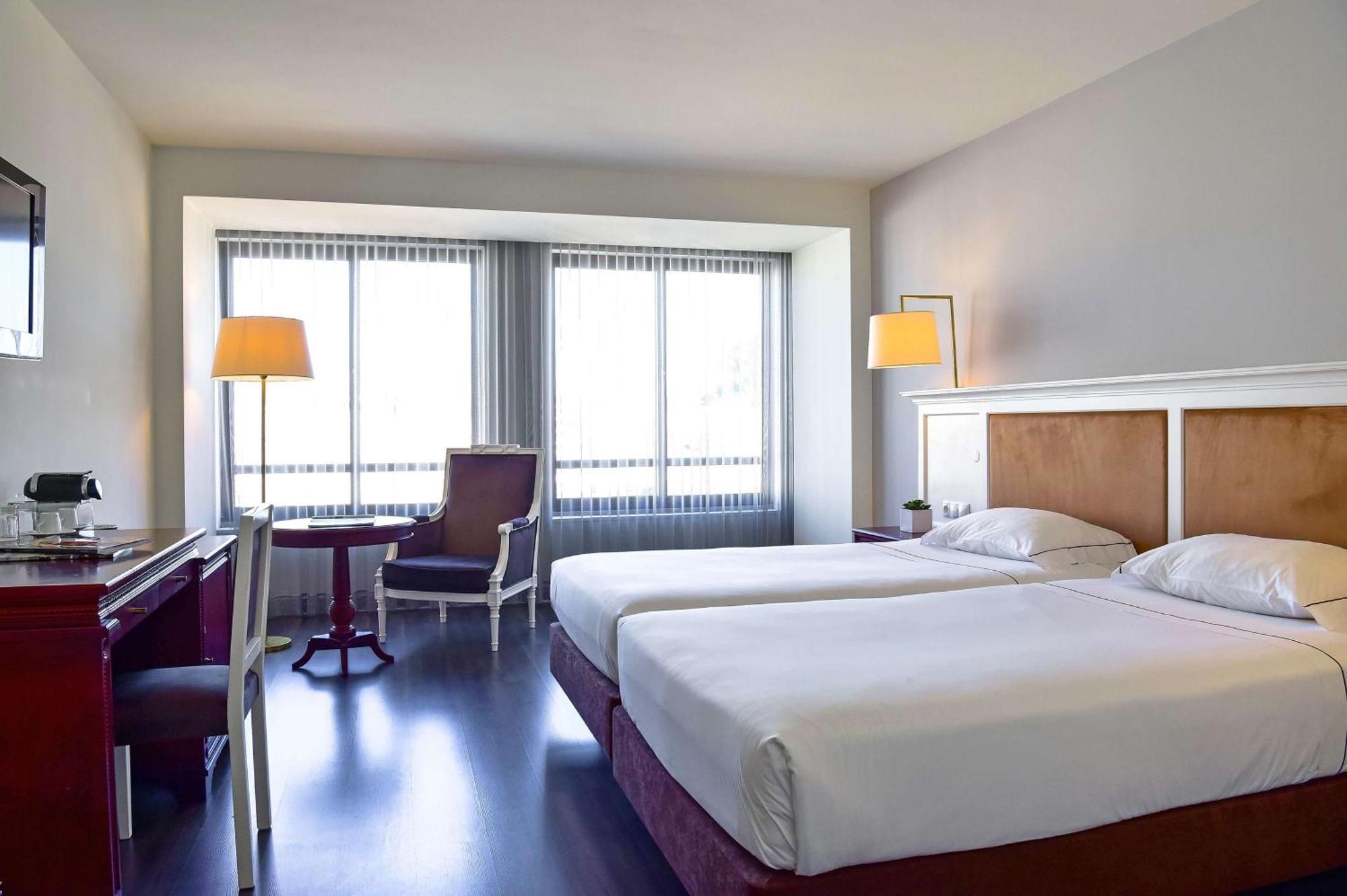 Tivoli Hotel 4*