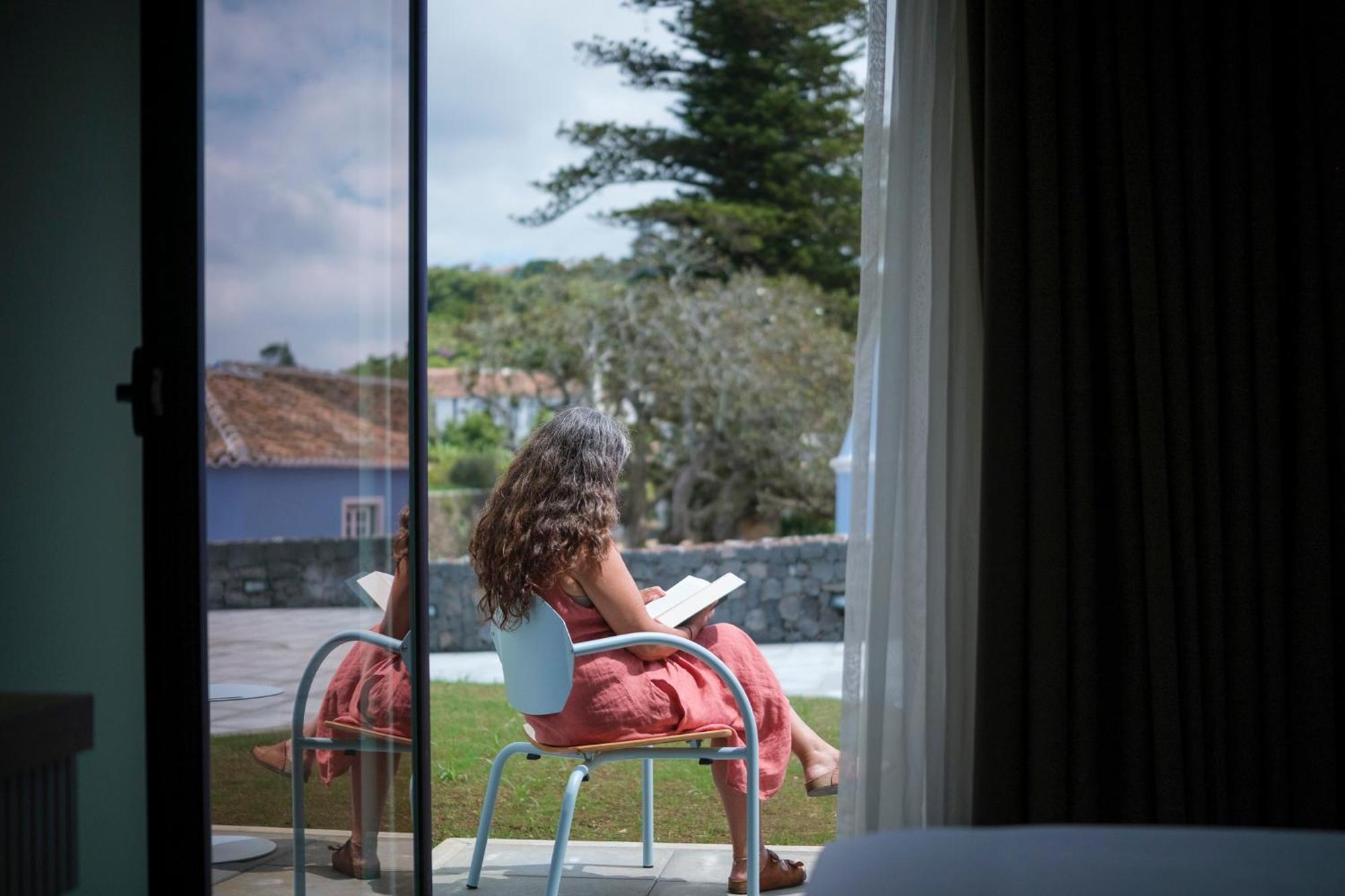 Hotel Azores Book