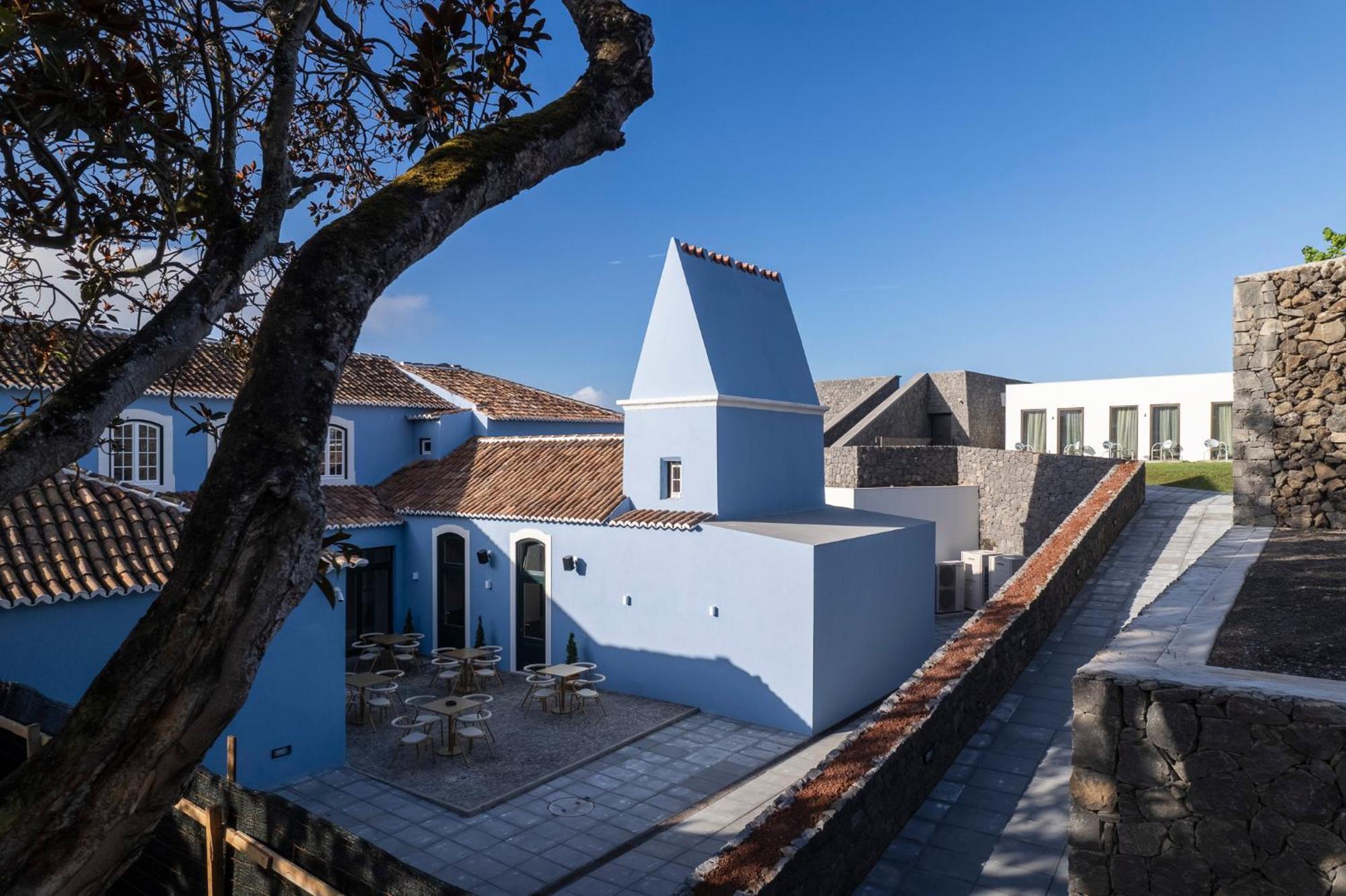 Hotel Azores Book 4*
