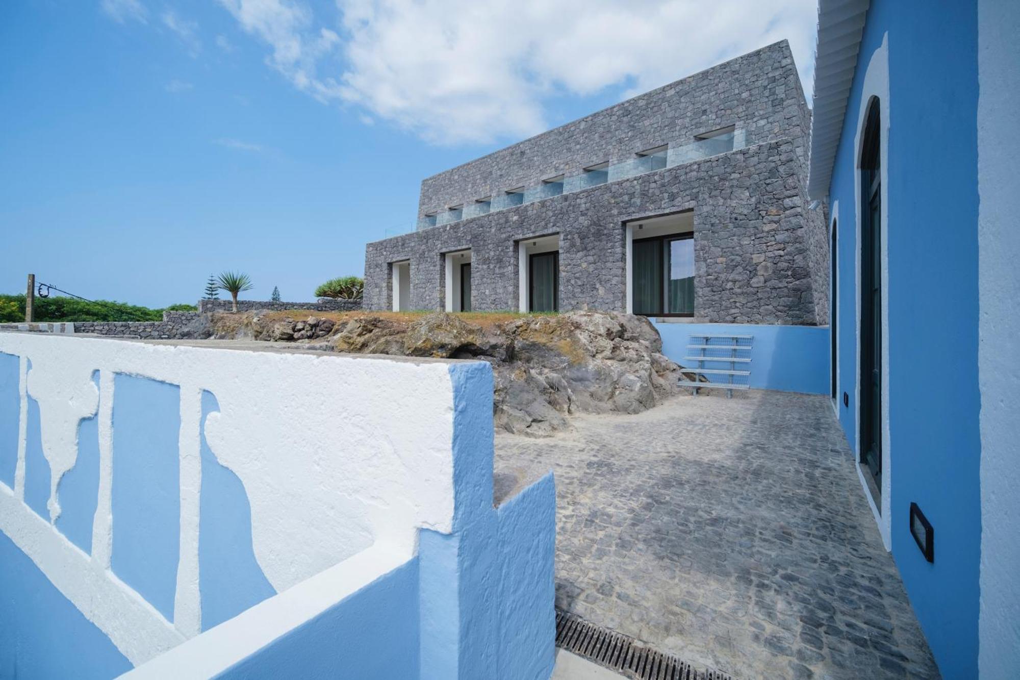 Hotel Azores Book 4*