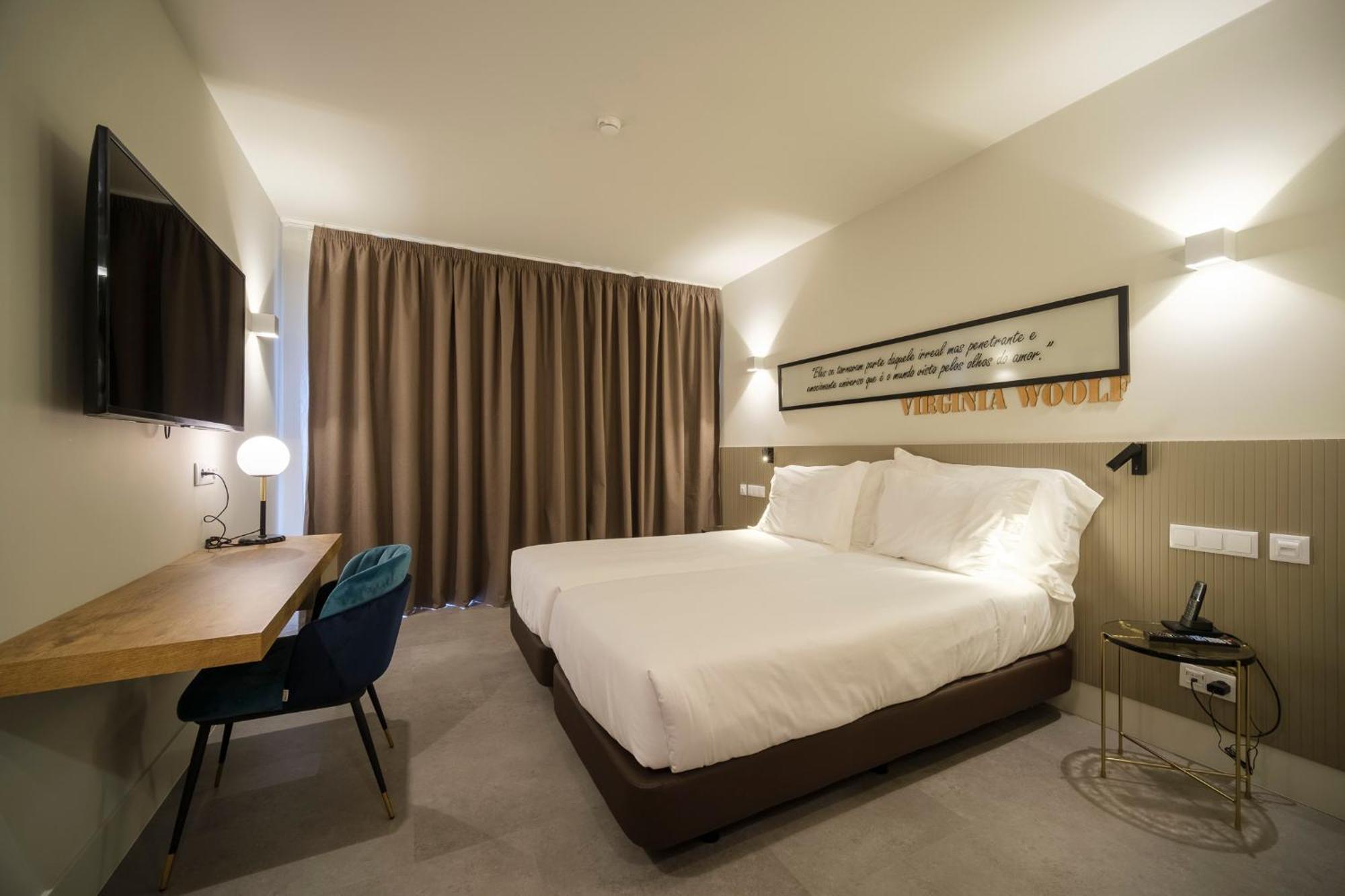 Hotel Azores Book 4*