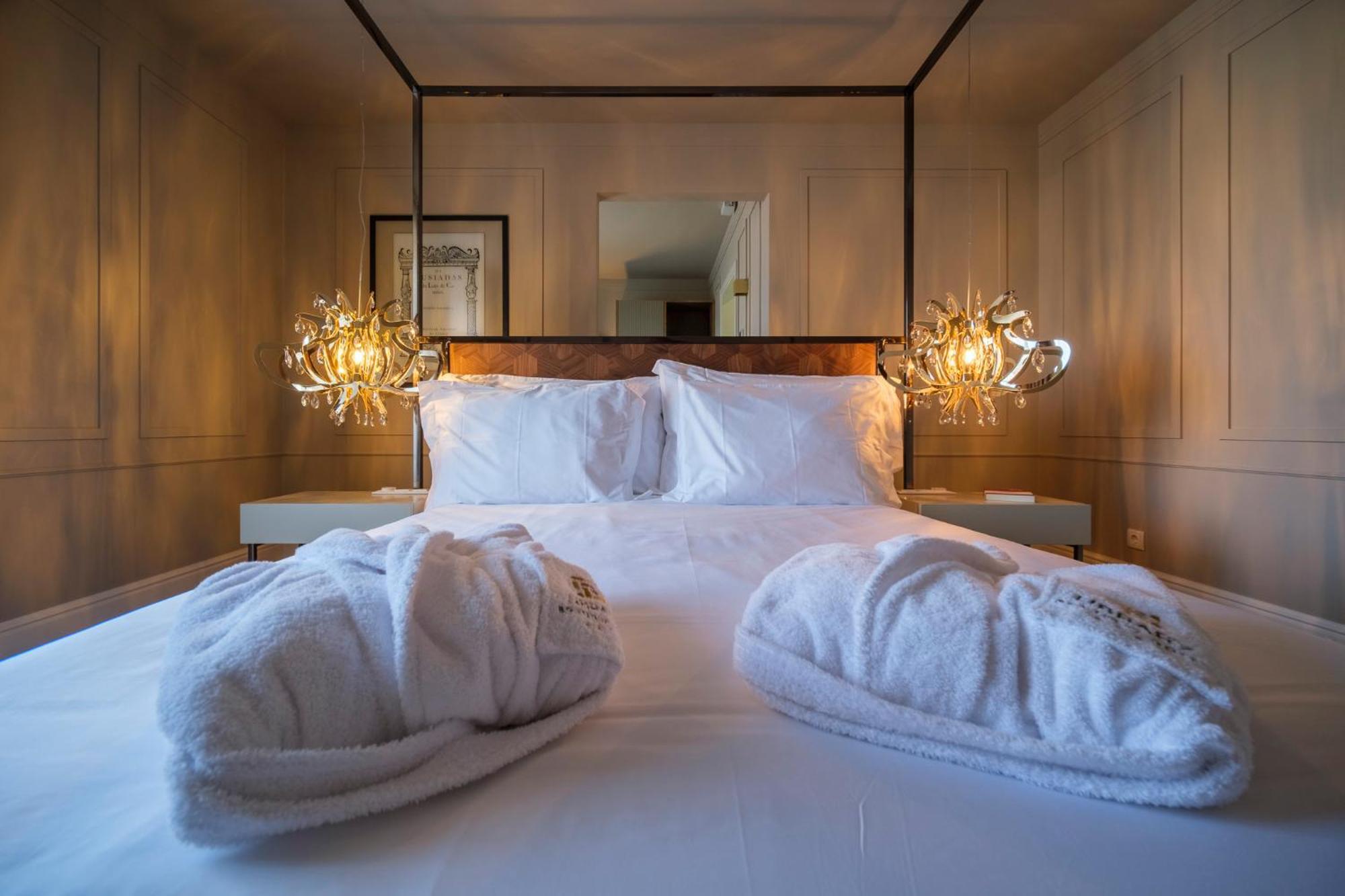 Hotel Azores Book