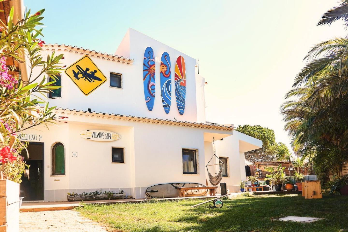 Hostel Algarve Surf Camp &