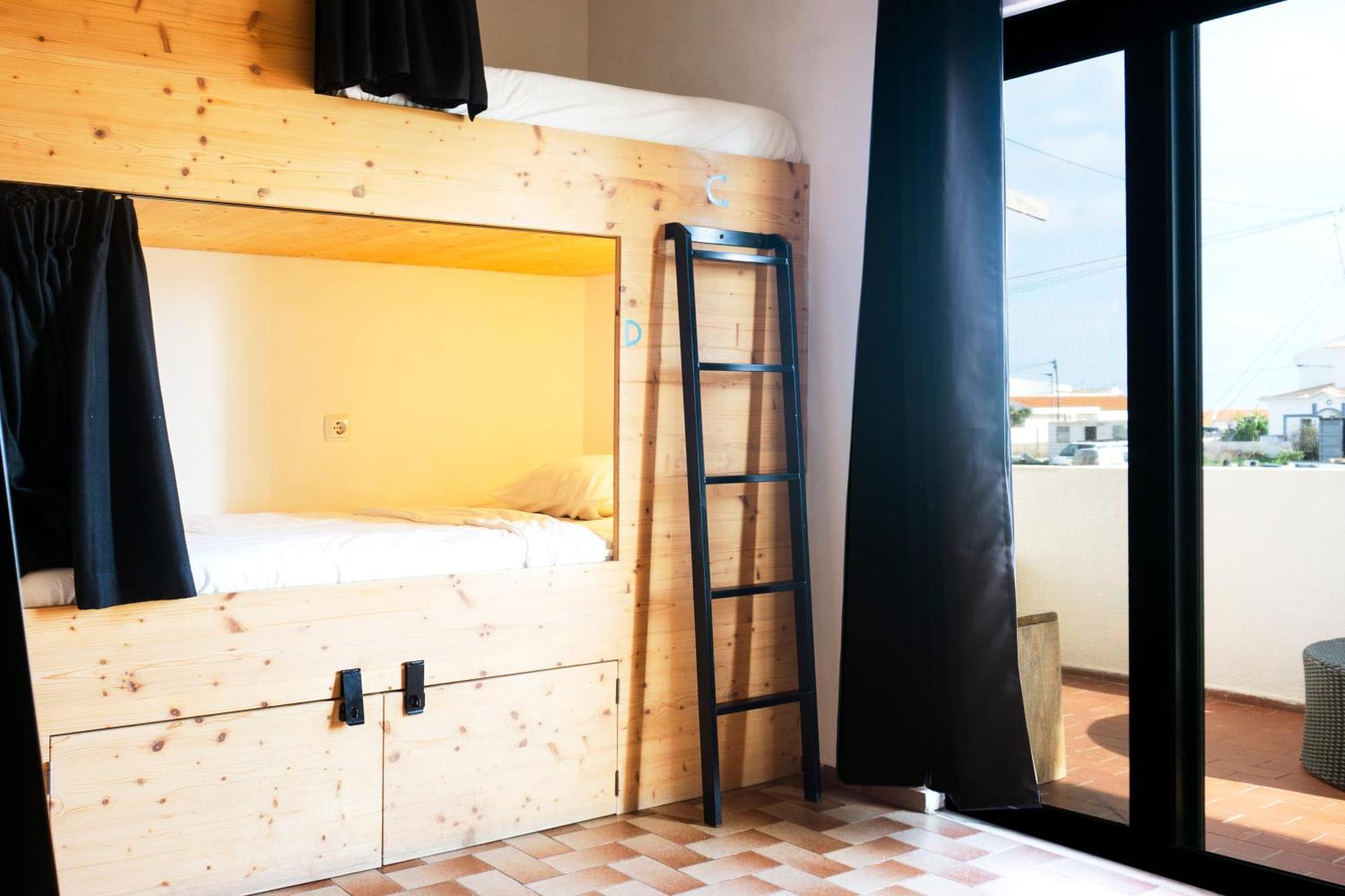 Hostel Algarve Surf Camp & Sagres