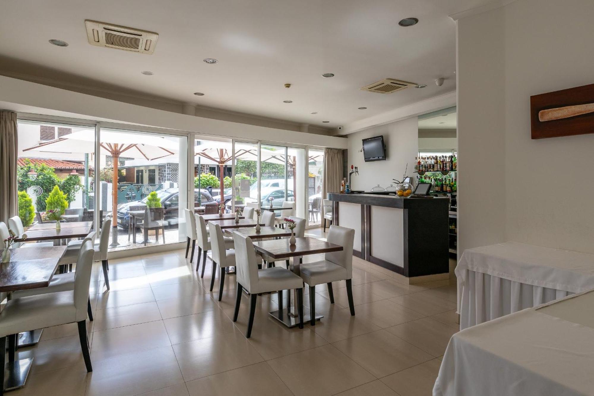 Hotel White Waters Machico (Madeira)