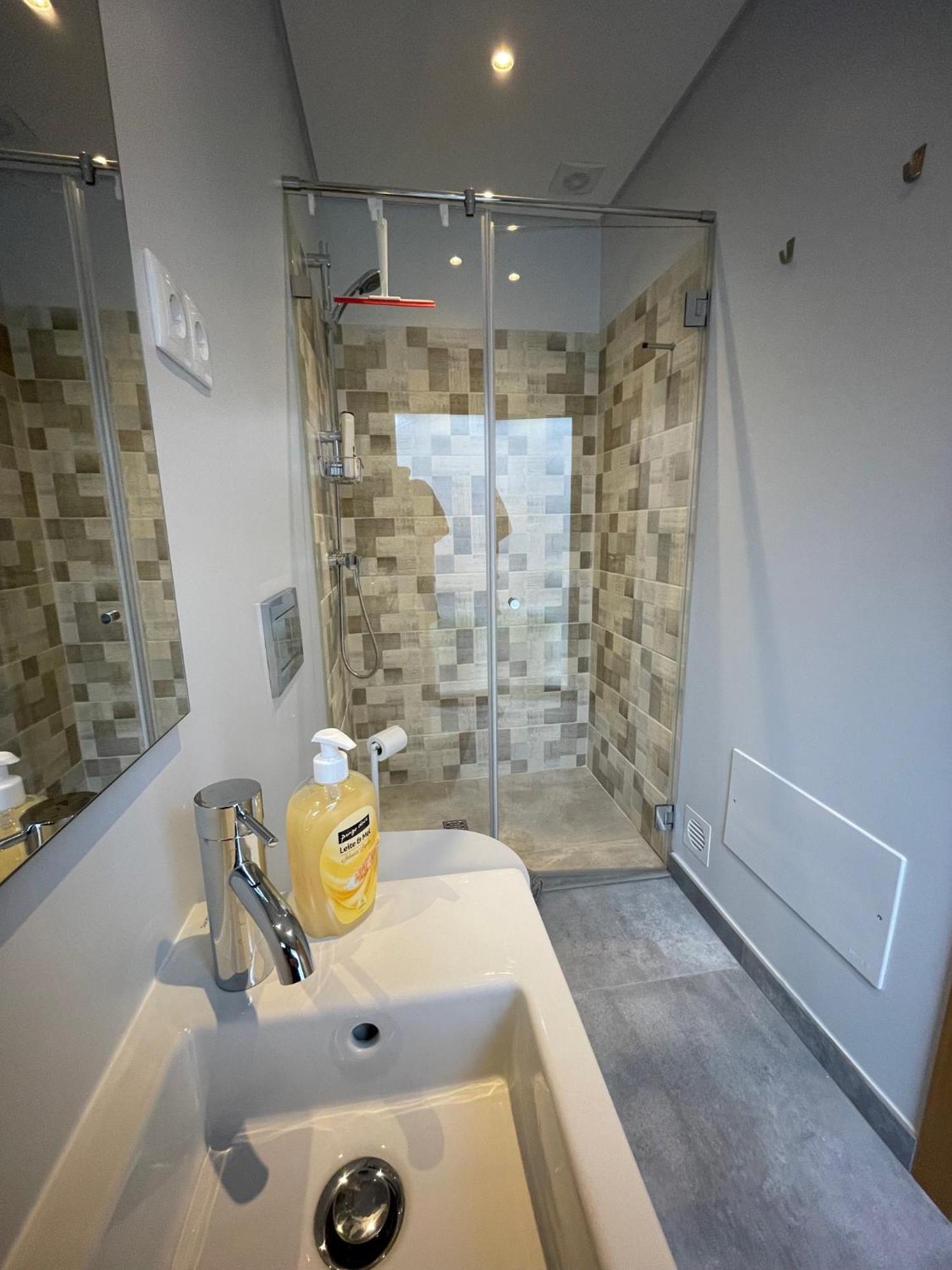 Ensuite Bedroom With Private Entrance Area Salema
