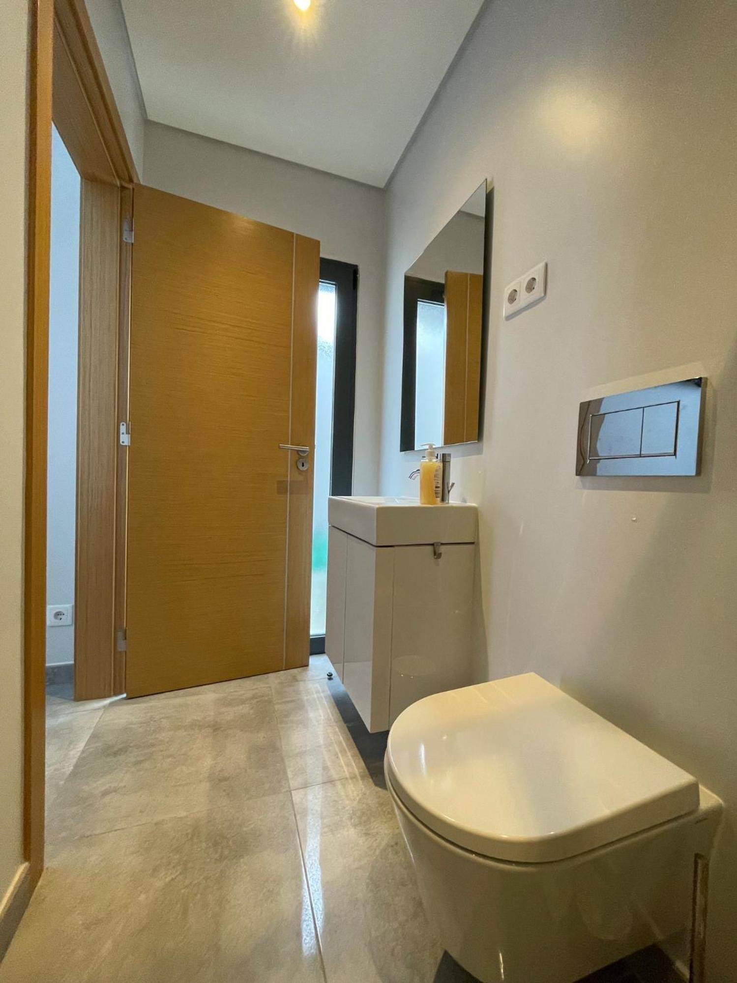Ensuite Bedroom With Private Entrance Area Homestay *