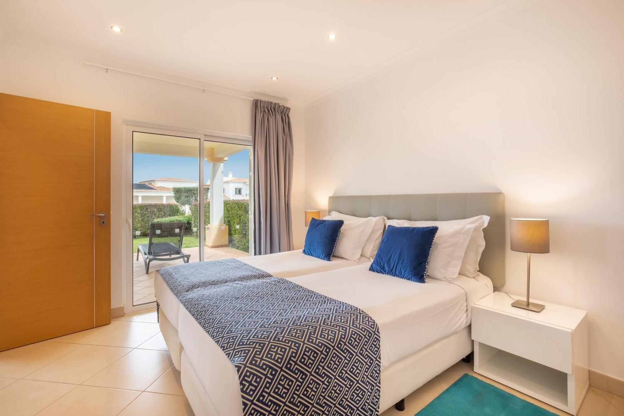 Nau Village 4*