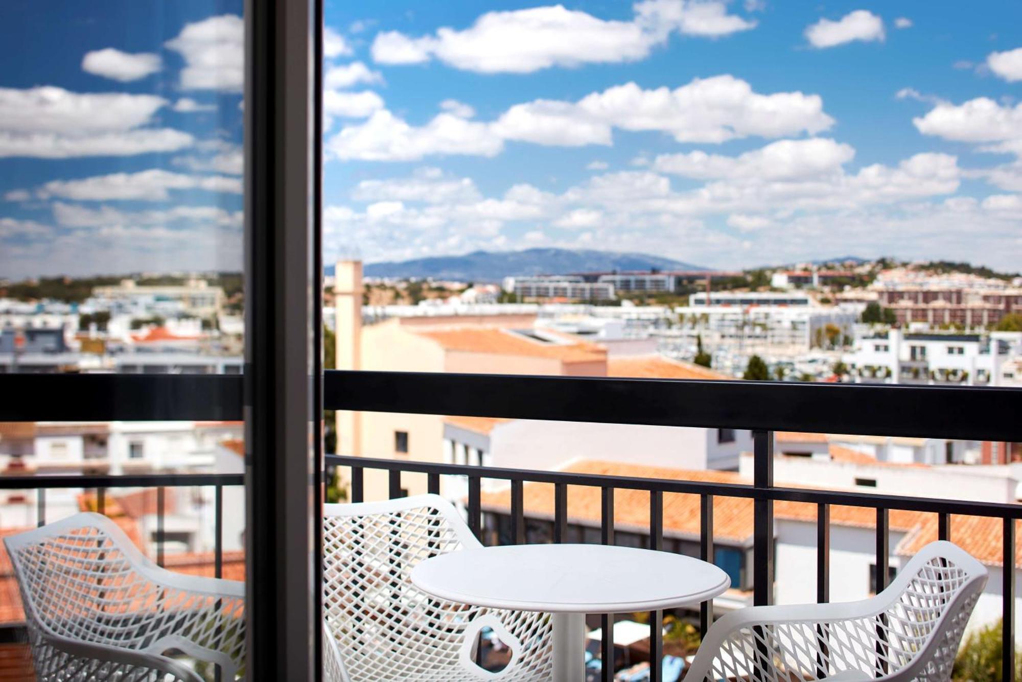 Tivoli Hotel 4*