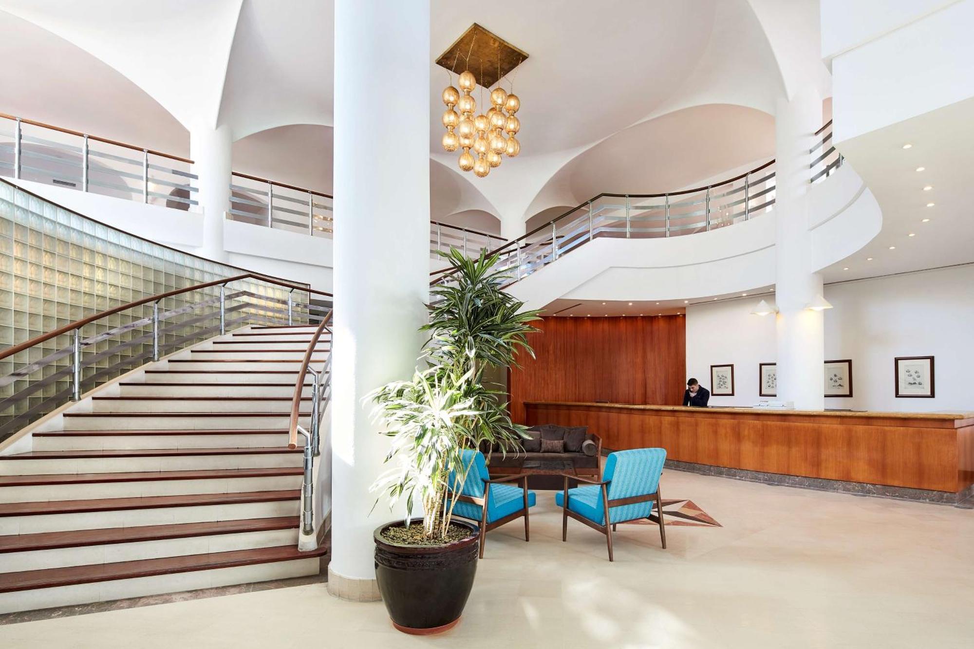 Tivoli Hotel 4*