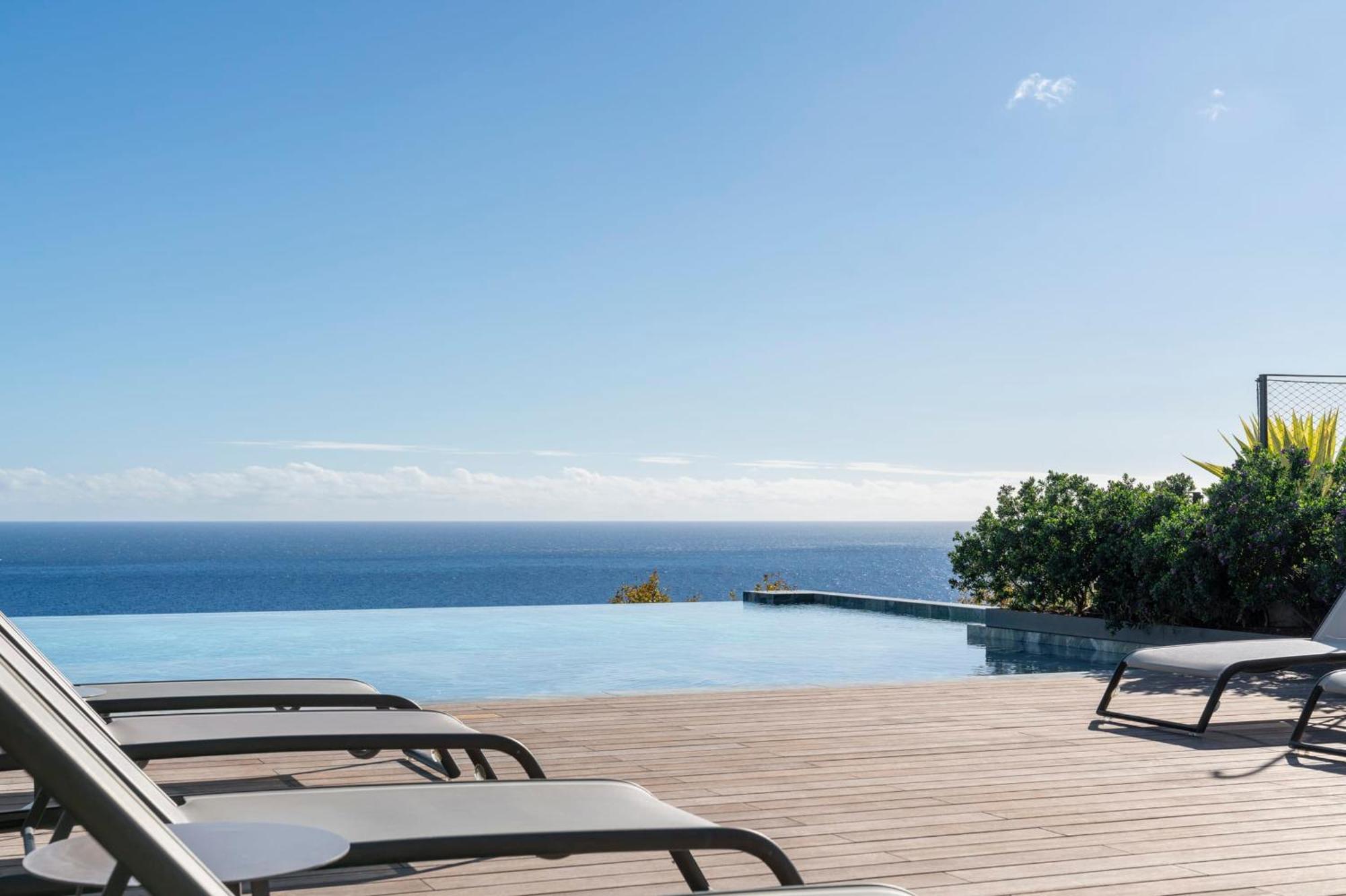 Savoy Monumentalis I By An Island * Funchal (Madeira)