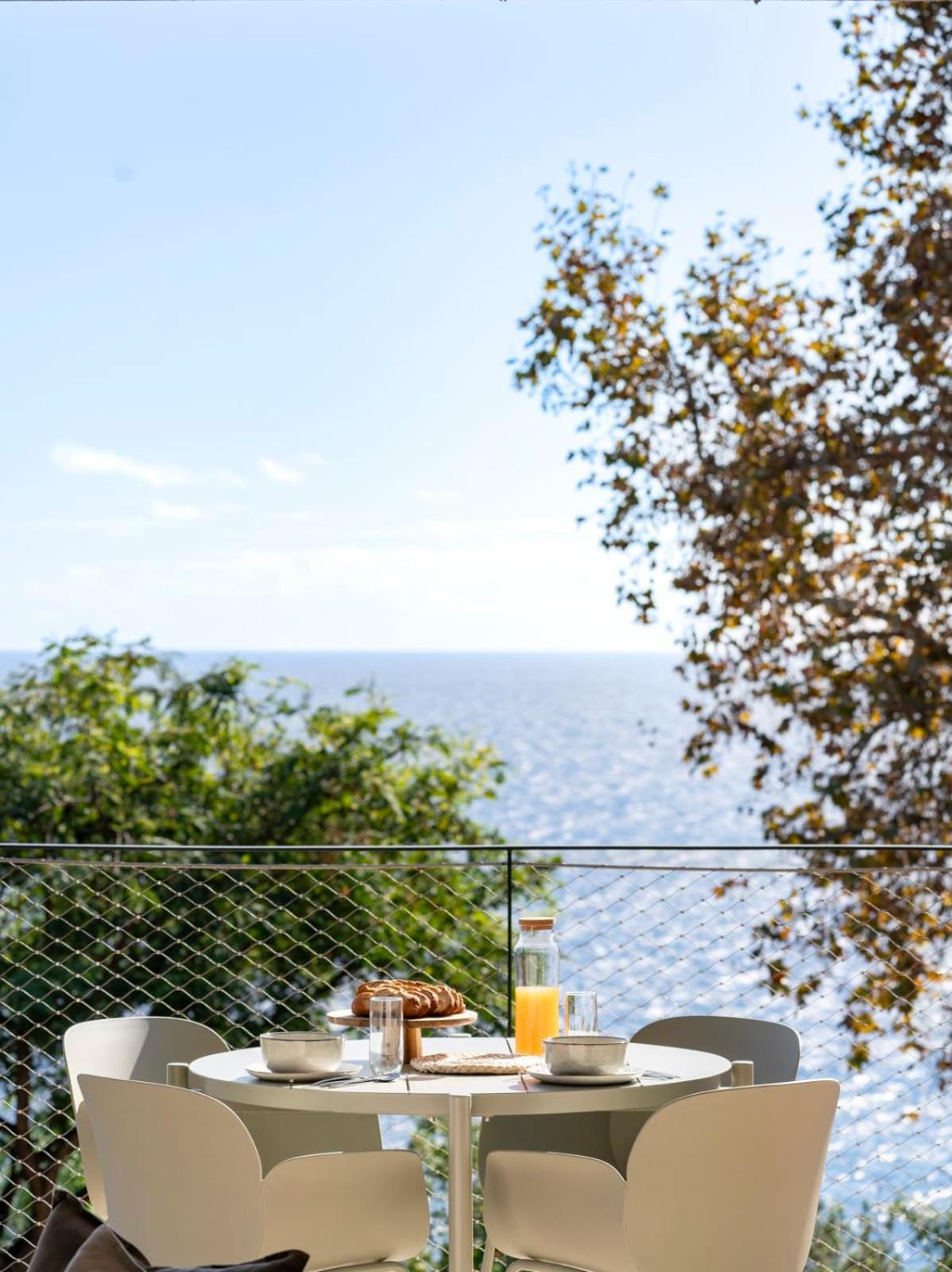 Savoy Monumentalis I By An Island * Funchal (Madeira)