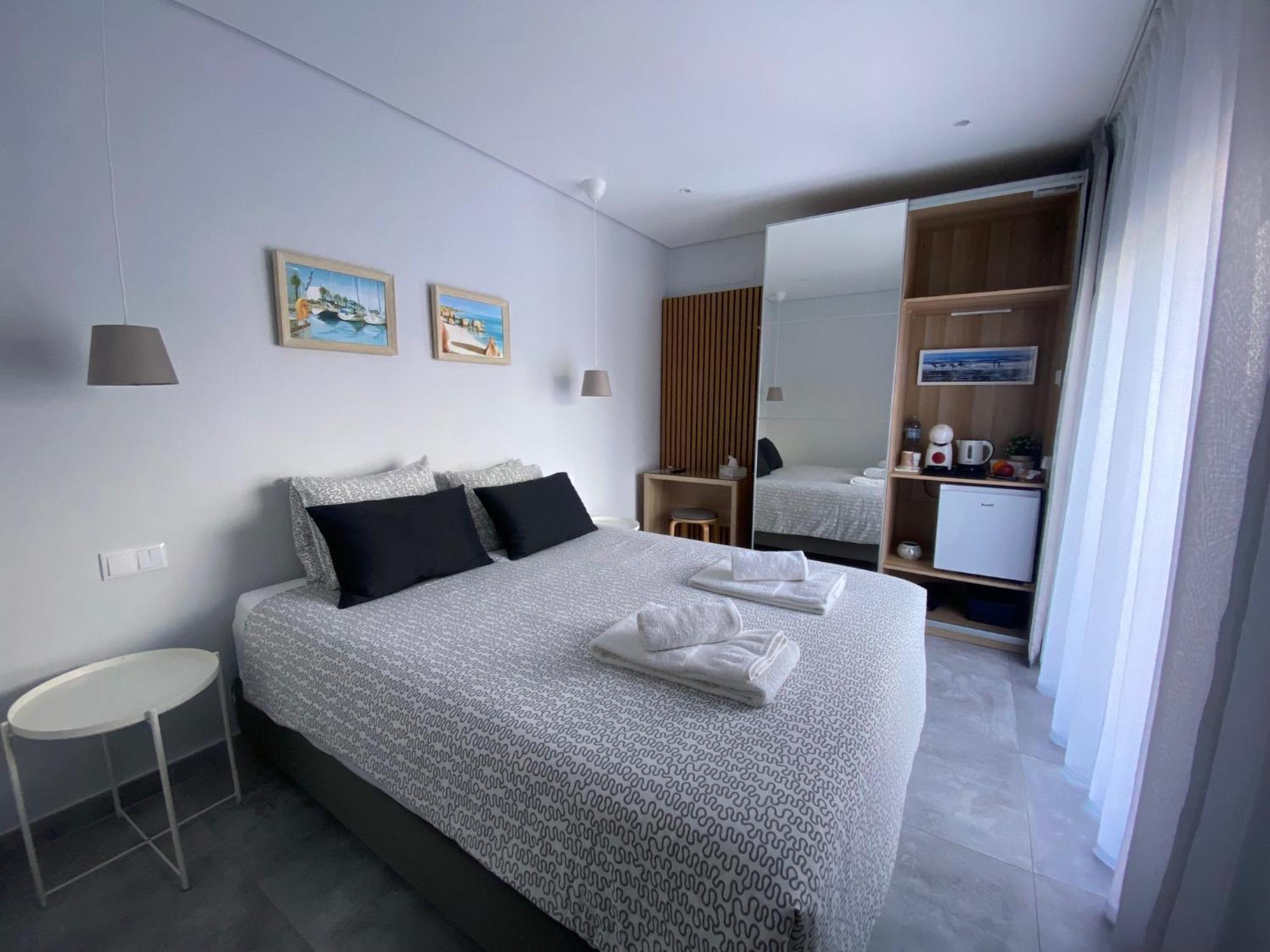 Ensuite Bedroom With Private Entrance Area Salema