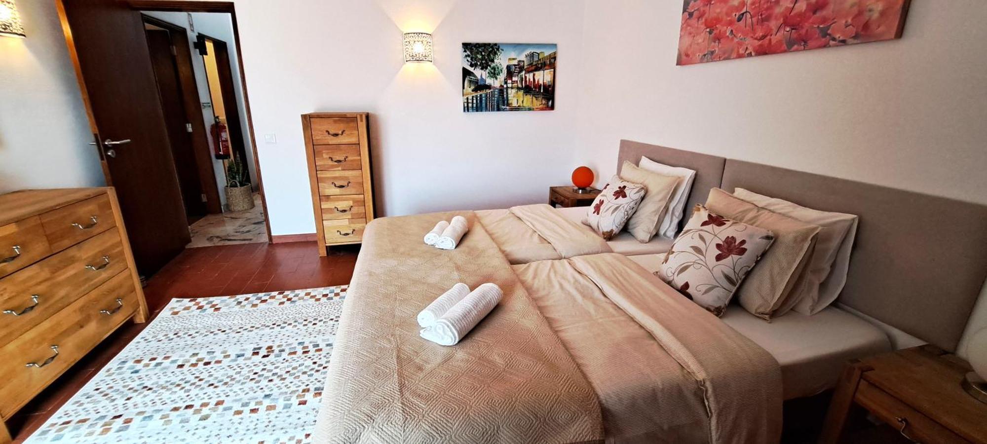 Villa Charming Carvoeiro Villa, Algarve With Private Pool, Sea Views And Walk To