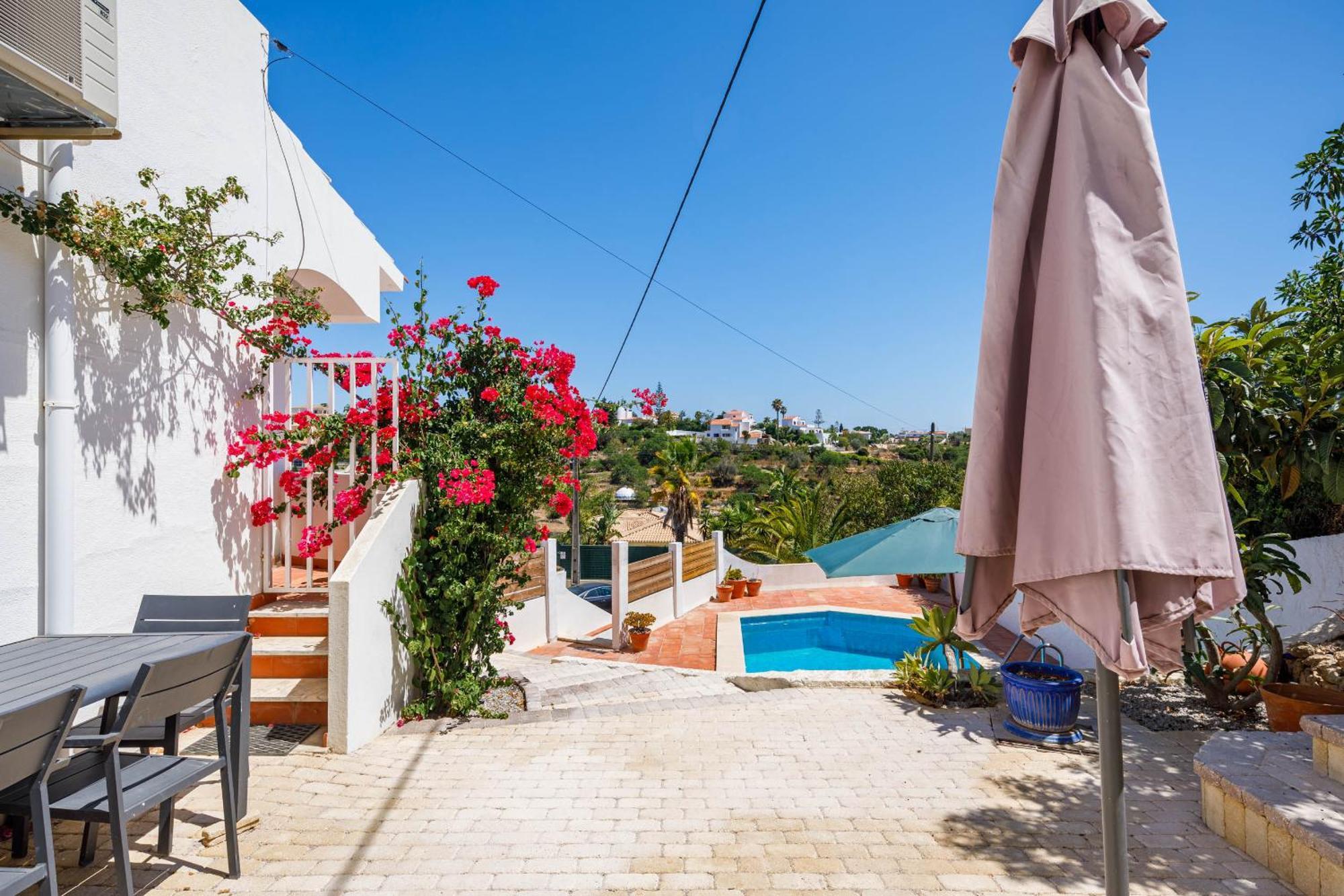 Villa Charming Carvoeiro Villa, Algarve With Private Pool, Sea Views And Walk To
