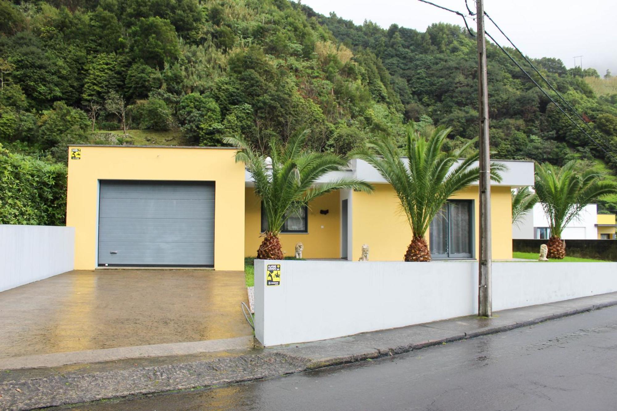 Holiday home Waterfall House Faial da Terra