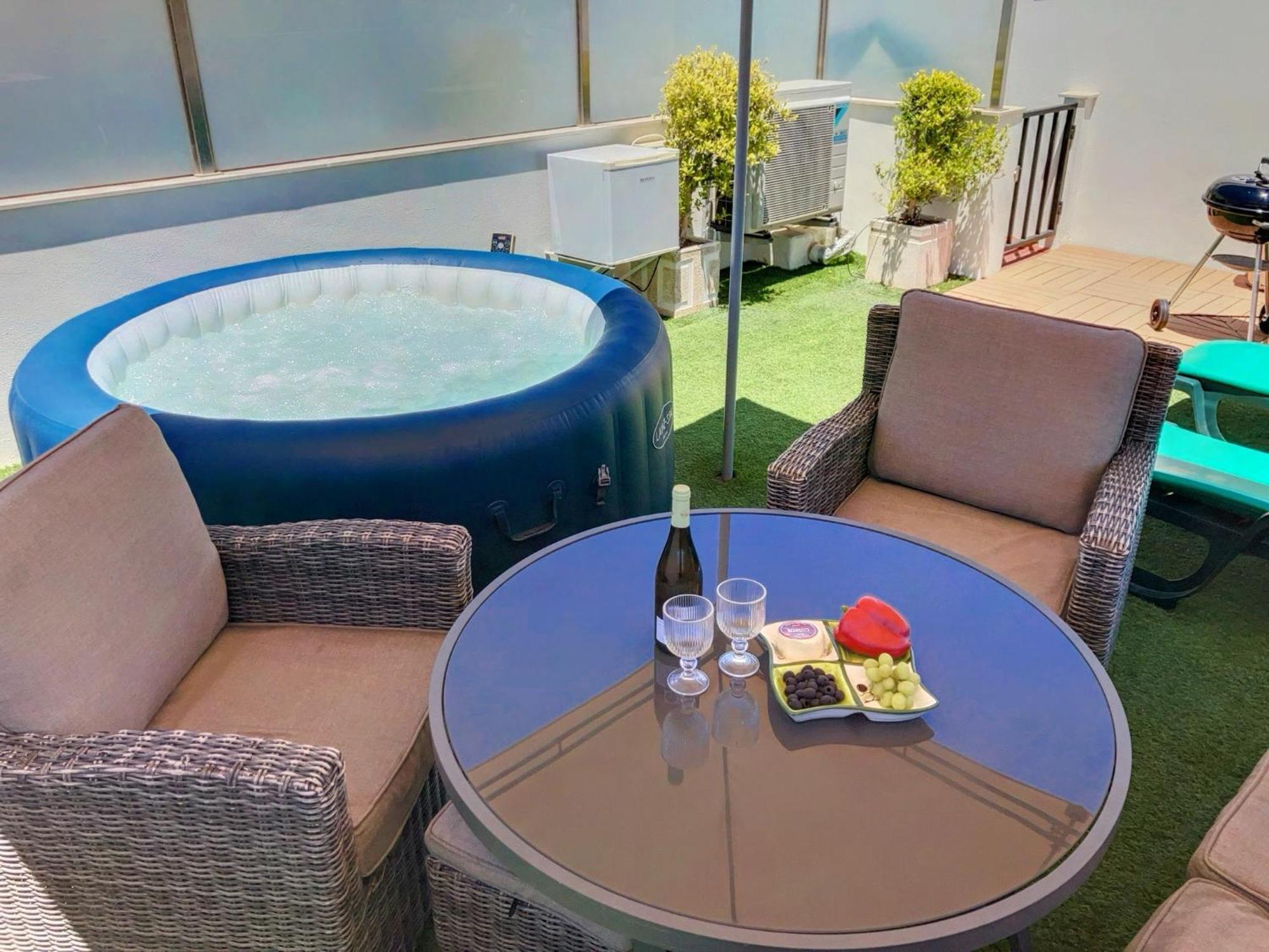 Apartment Alpha - 2 Bedrooms, Private Rooftop Patio With Hot Tub, Bbq And View