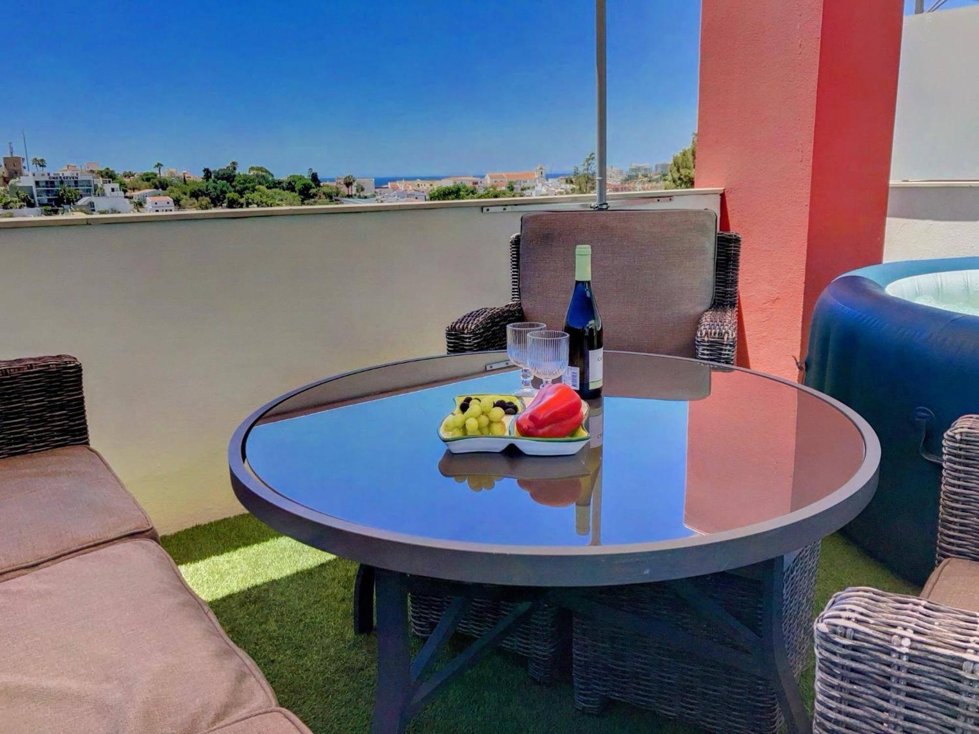 Alpha - 2 Bedrooms, Private Rooftop Patio With Hot Tub, Bbq And View Apartamento *