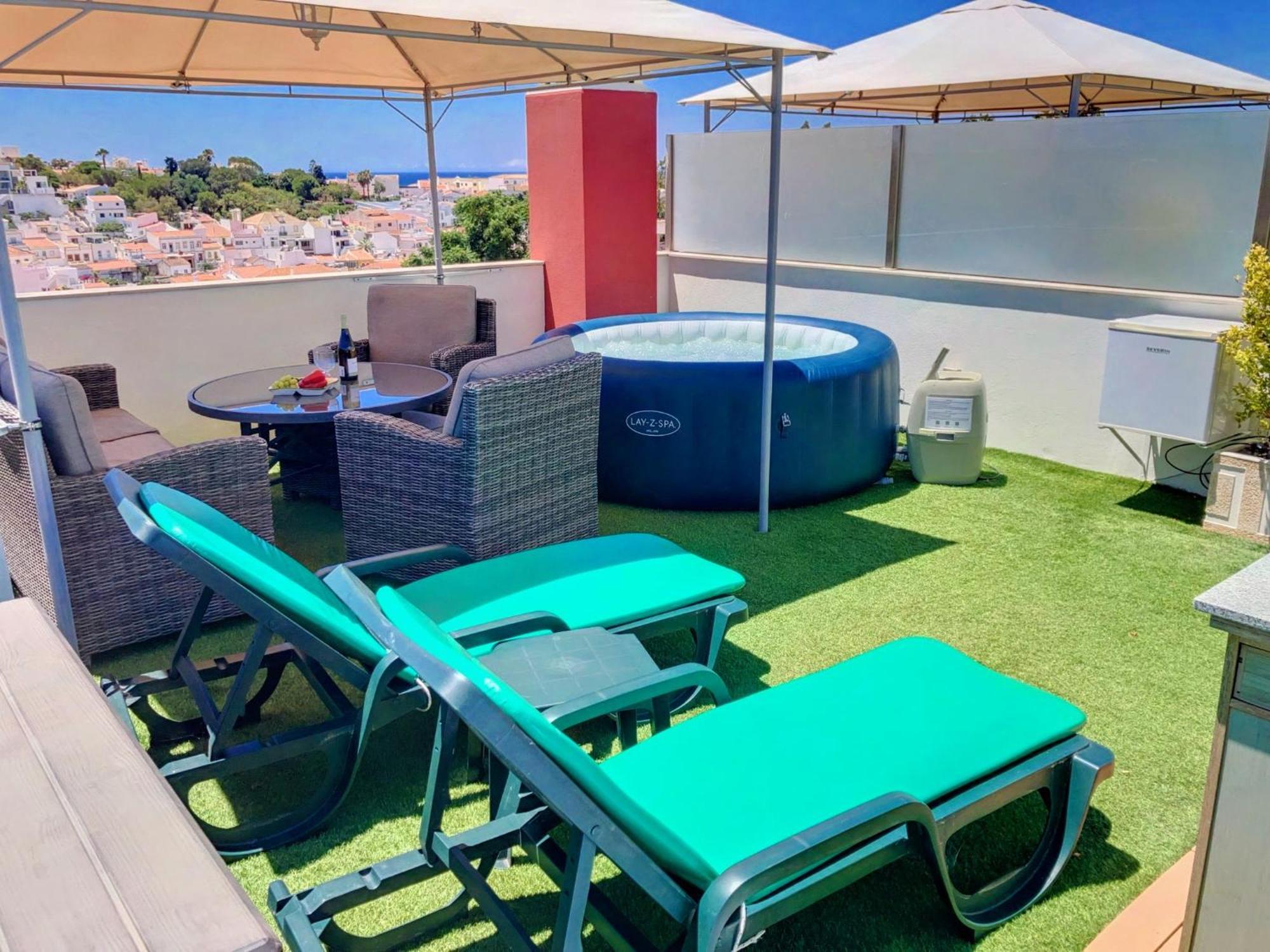 Apartment Alpha - 2 Bedrooms, Private Rooftop Patio With Hot Tub, Bbq And View *