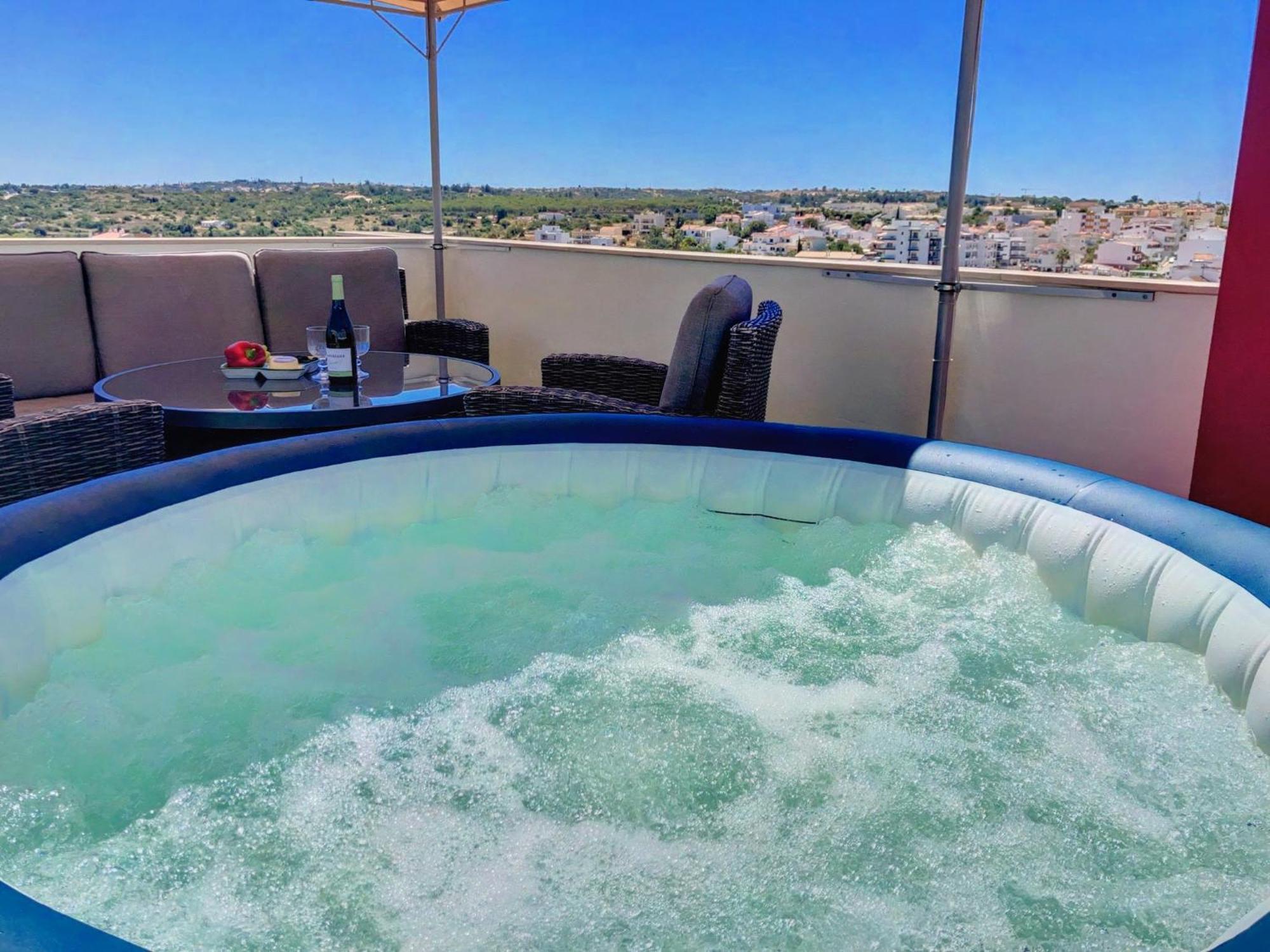 Alpha - 2 Bedrooms, Private Rooftop Patio With Hot Tub, Bbq And View *