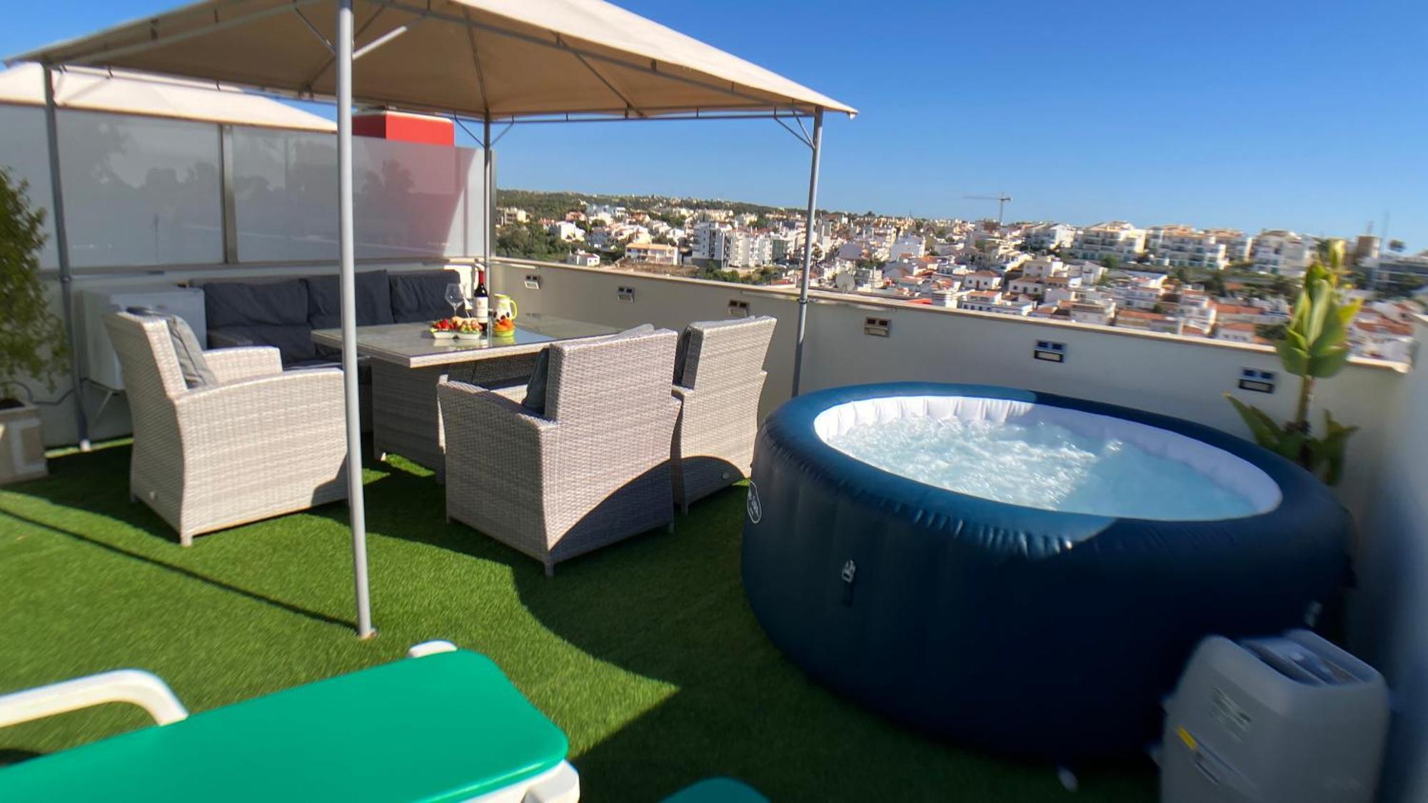 Beta - 2 Bedrooms, Private Rooftop Patio With Hot Tub, Bbq And View Apartment