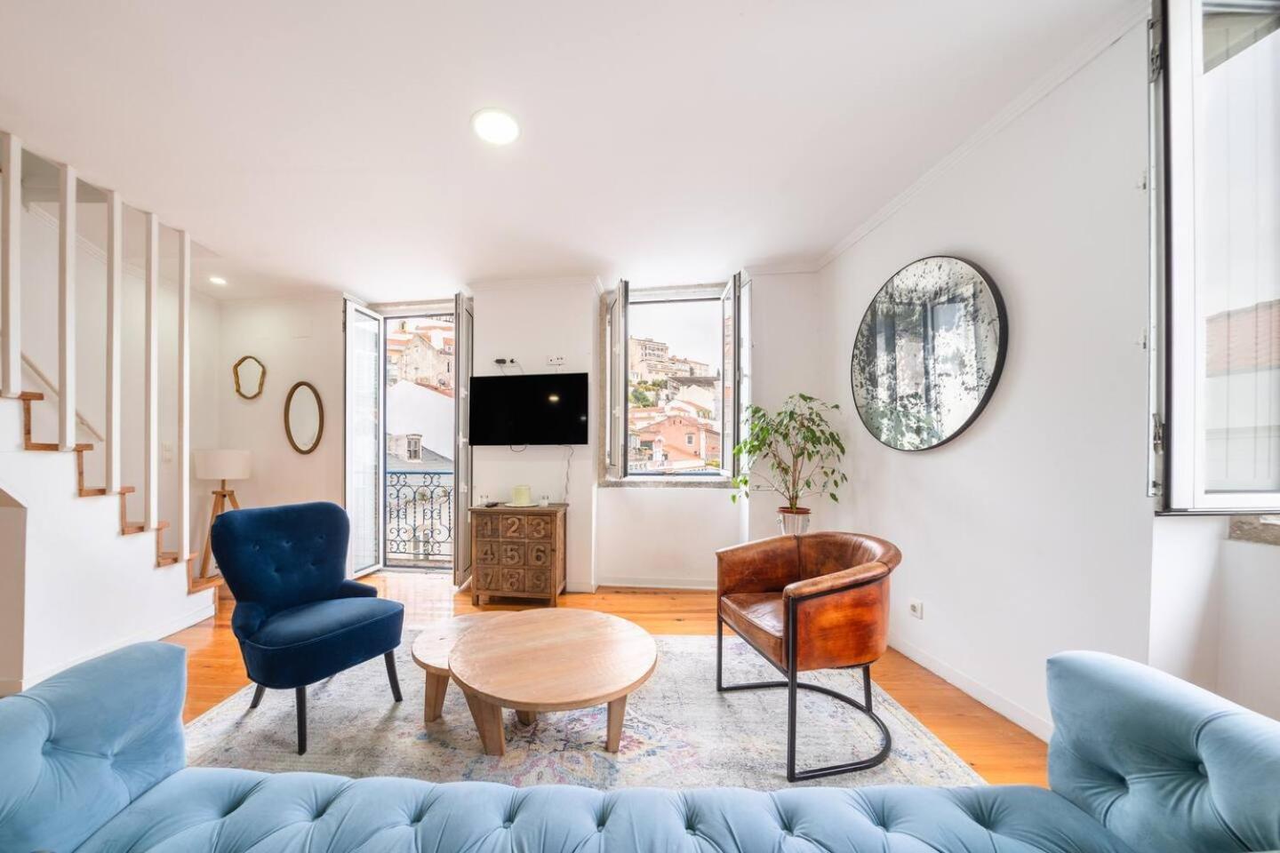 Spacious Penthouse Duplex W Castle Views Apartment