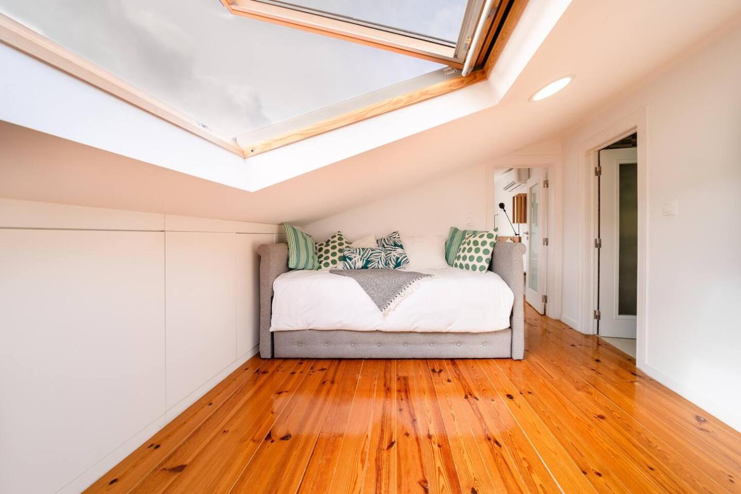 Spacious Penthouse Duplex W Castle Views * Lisbon