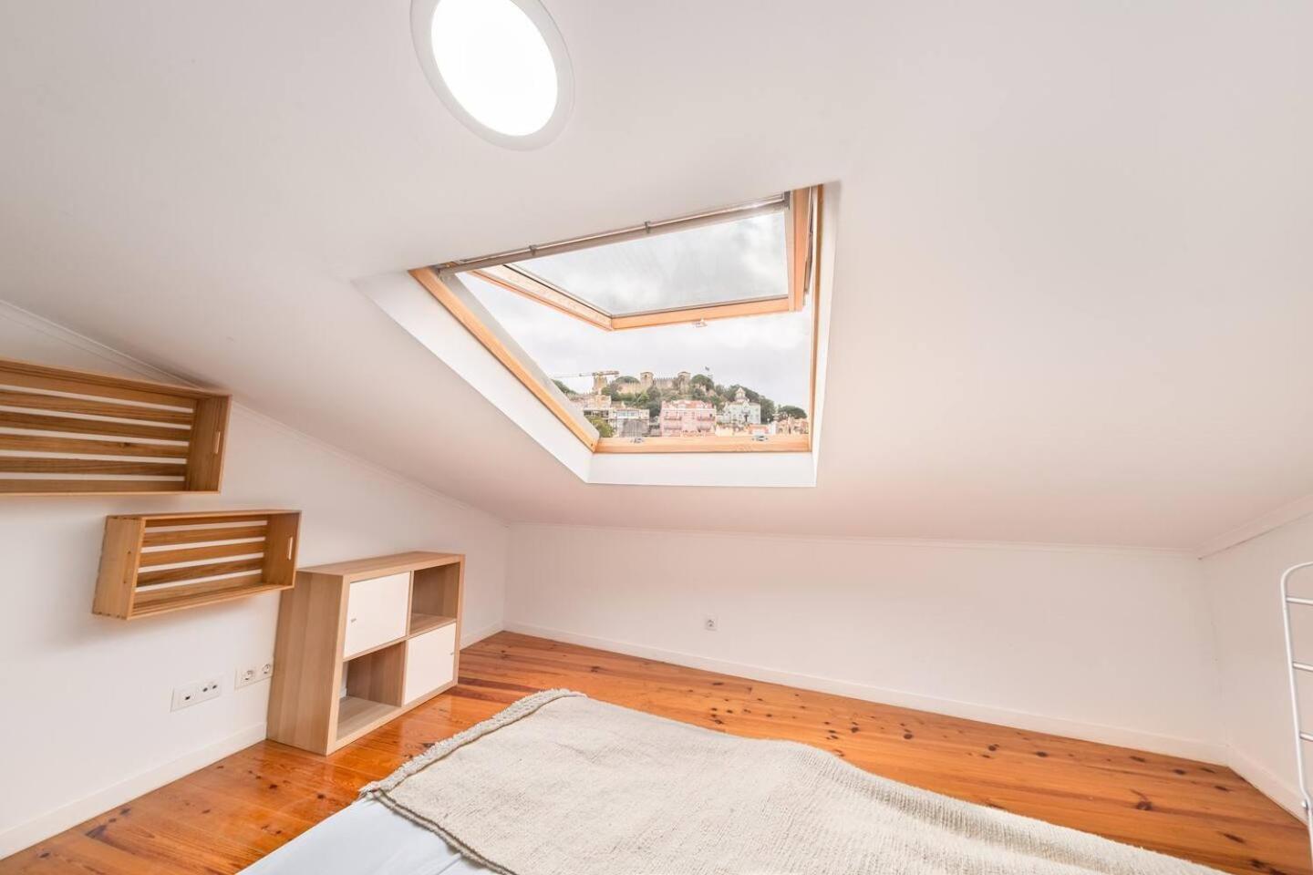 Spacious Penthouse Duplex W Castle Views * Lisbon