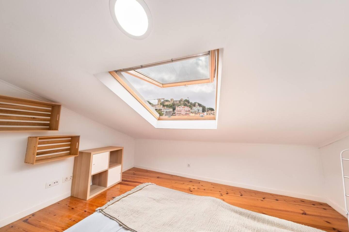 Spacious Penthouse Duplex W Castle Views Apartment *