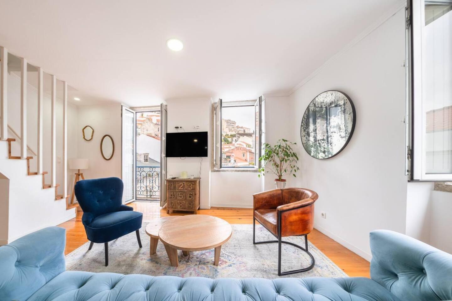 Spacious Penthouse Duplex W Castle Views Apartment *