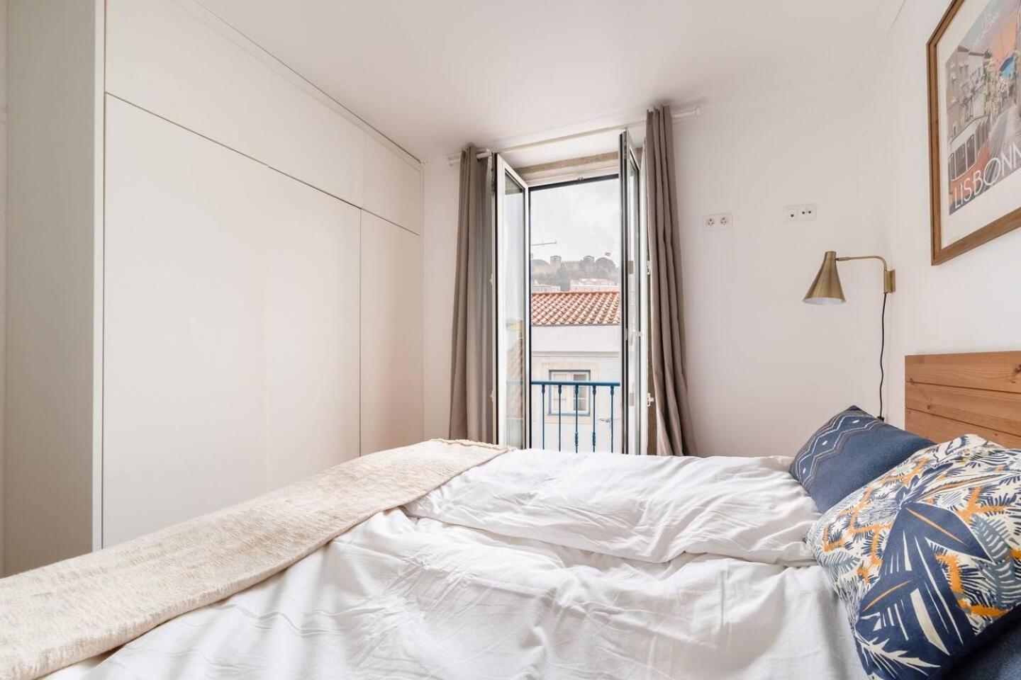 Spacious Penthouse Duplex W Castle Views Apartment Lisbon