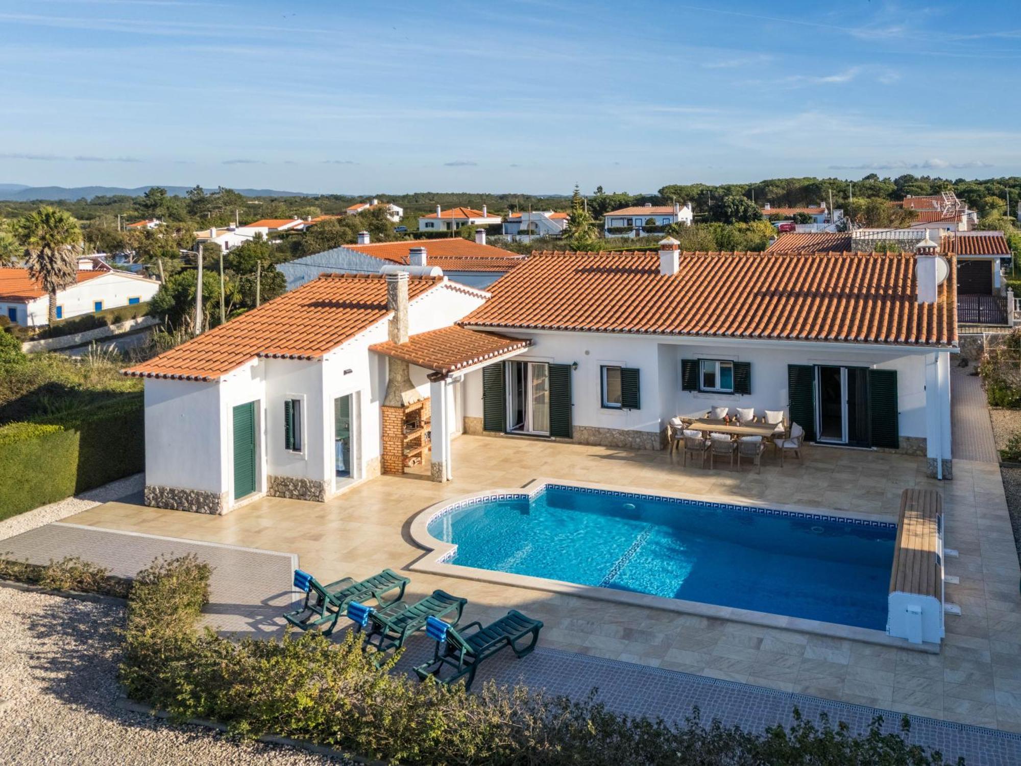 Villa Sunny Ocean With Pool Near Arrifana