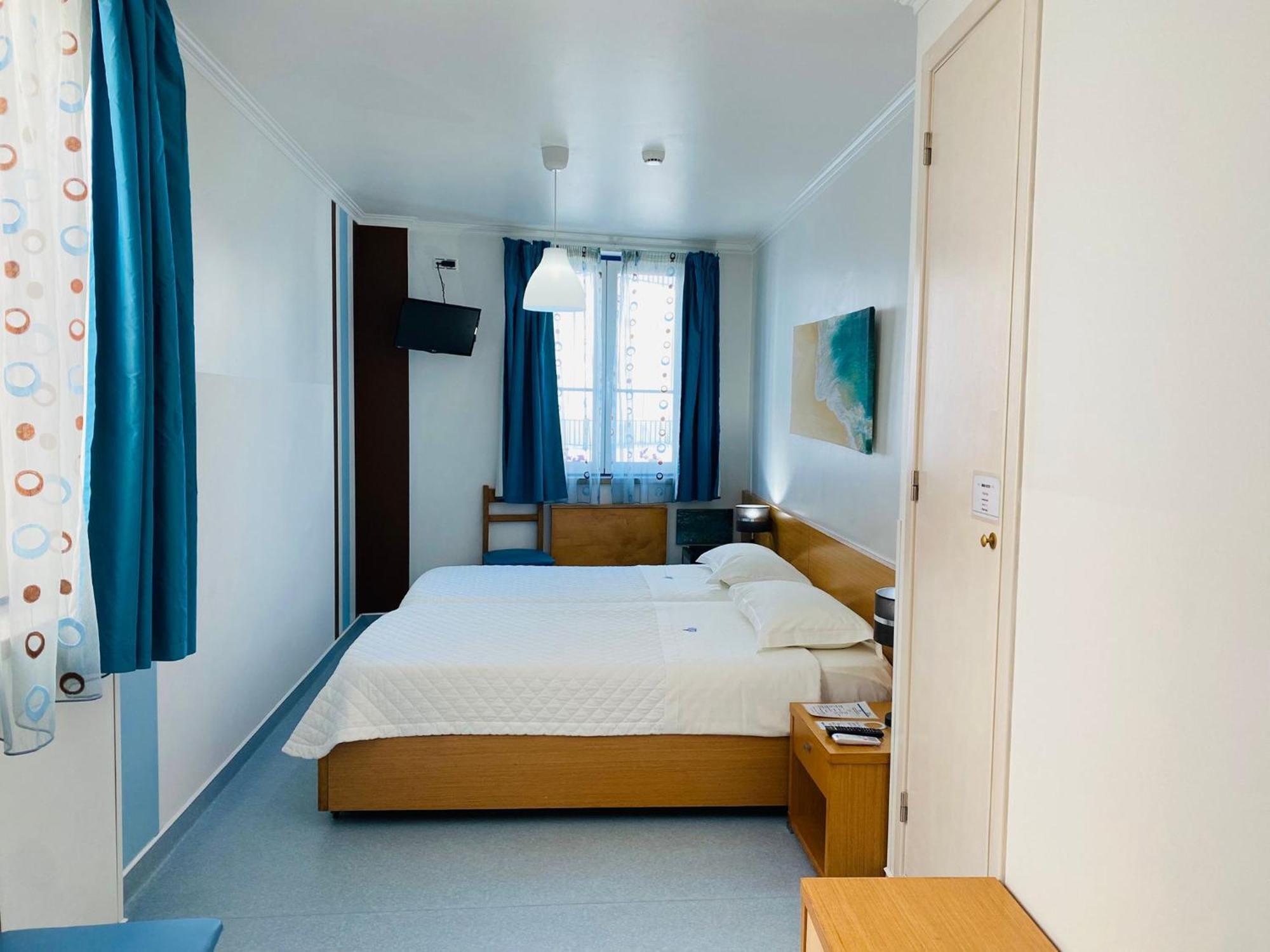 Weaa Hotel 2*