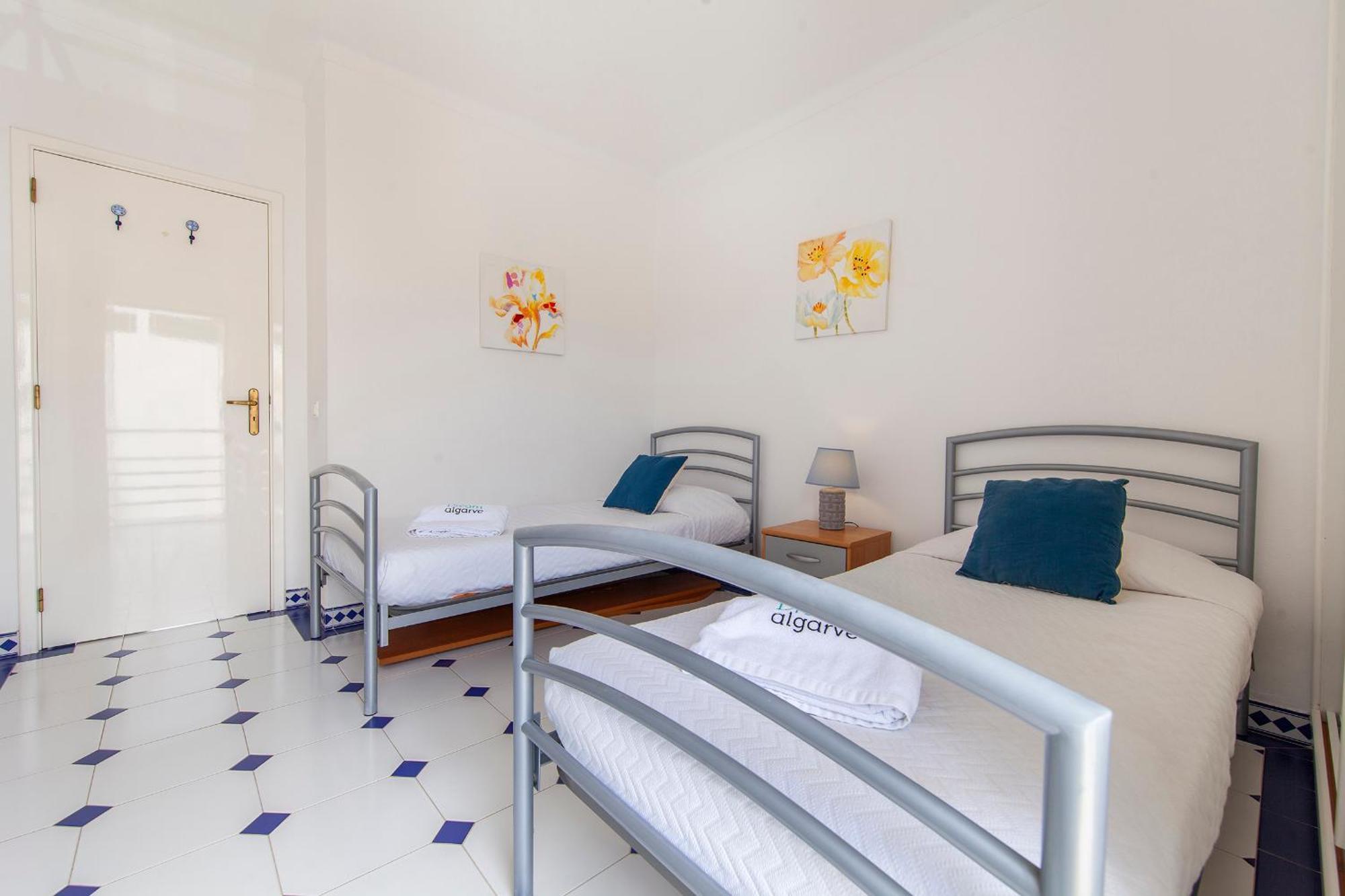 Quinta Dos Pinheiros Apartment *