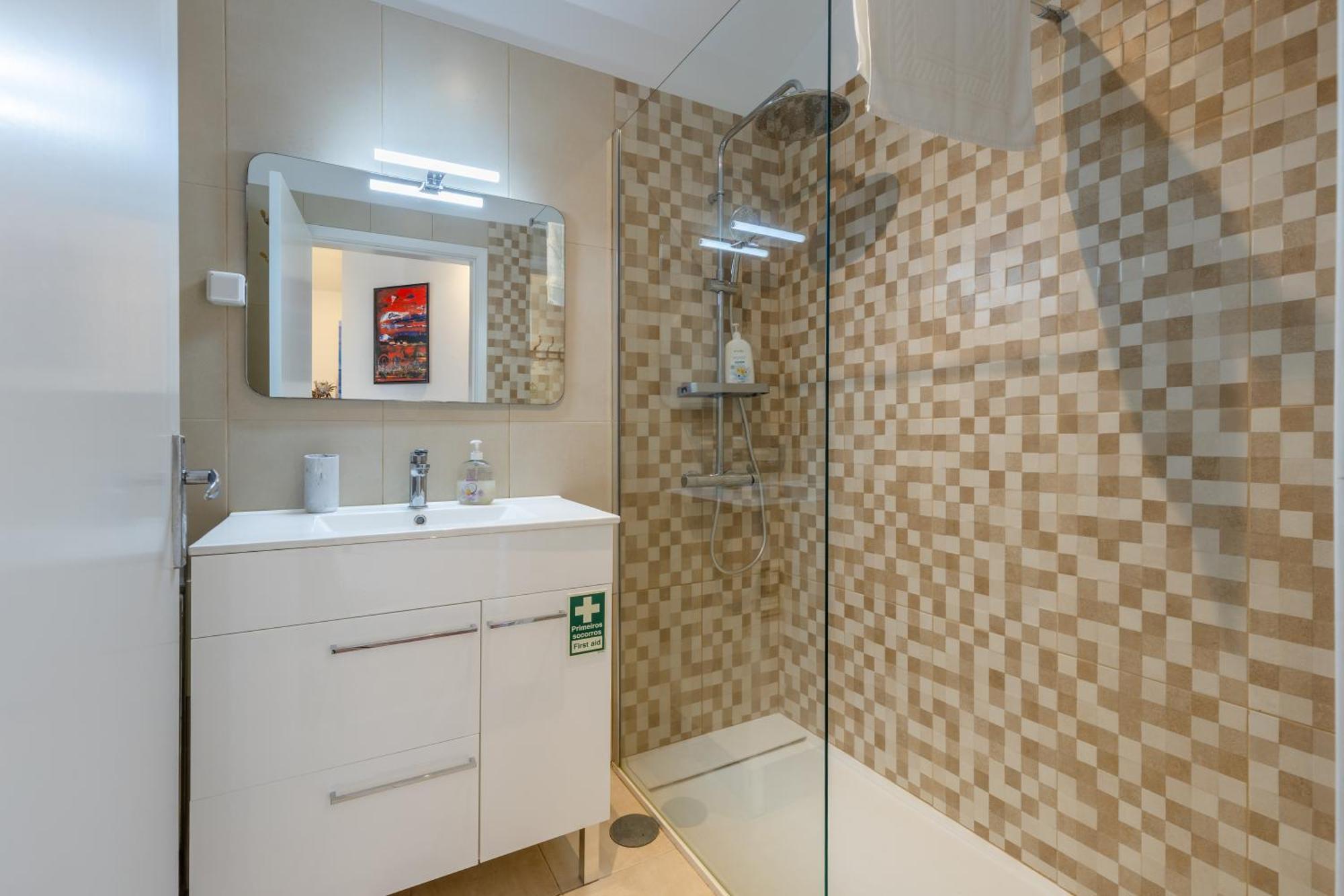 Apartamento With Stunning Harbor View And Air Conditioning Unit *