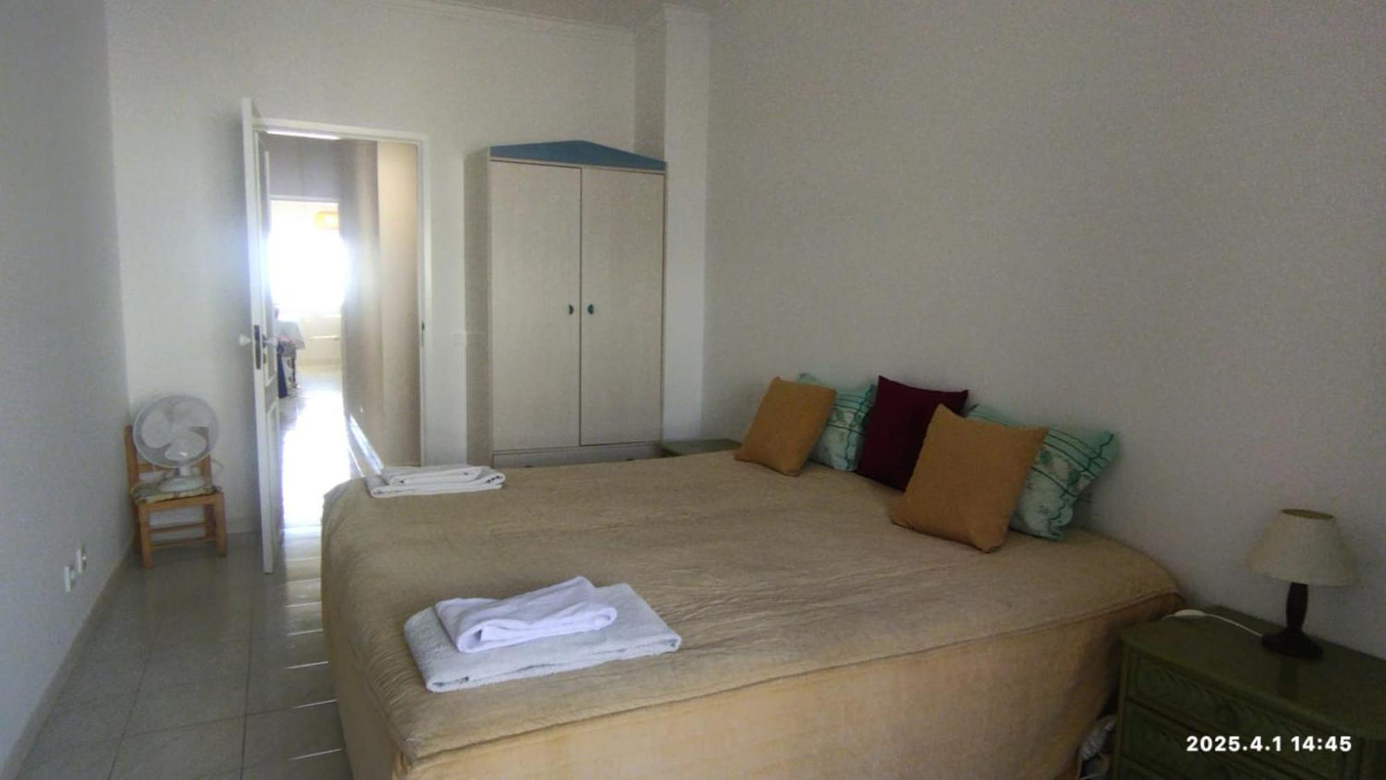 First Line Front Pool Flat View * Quarteira