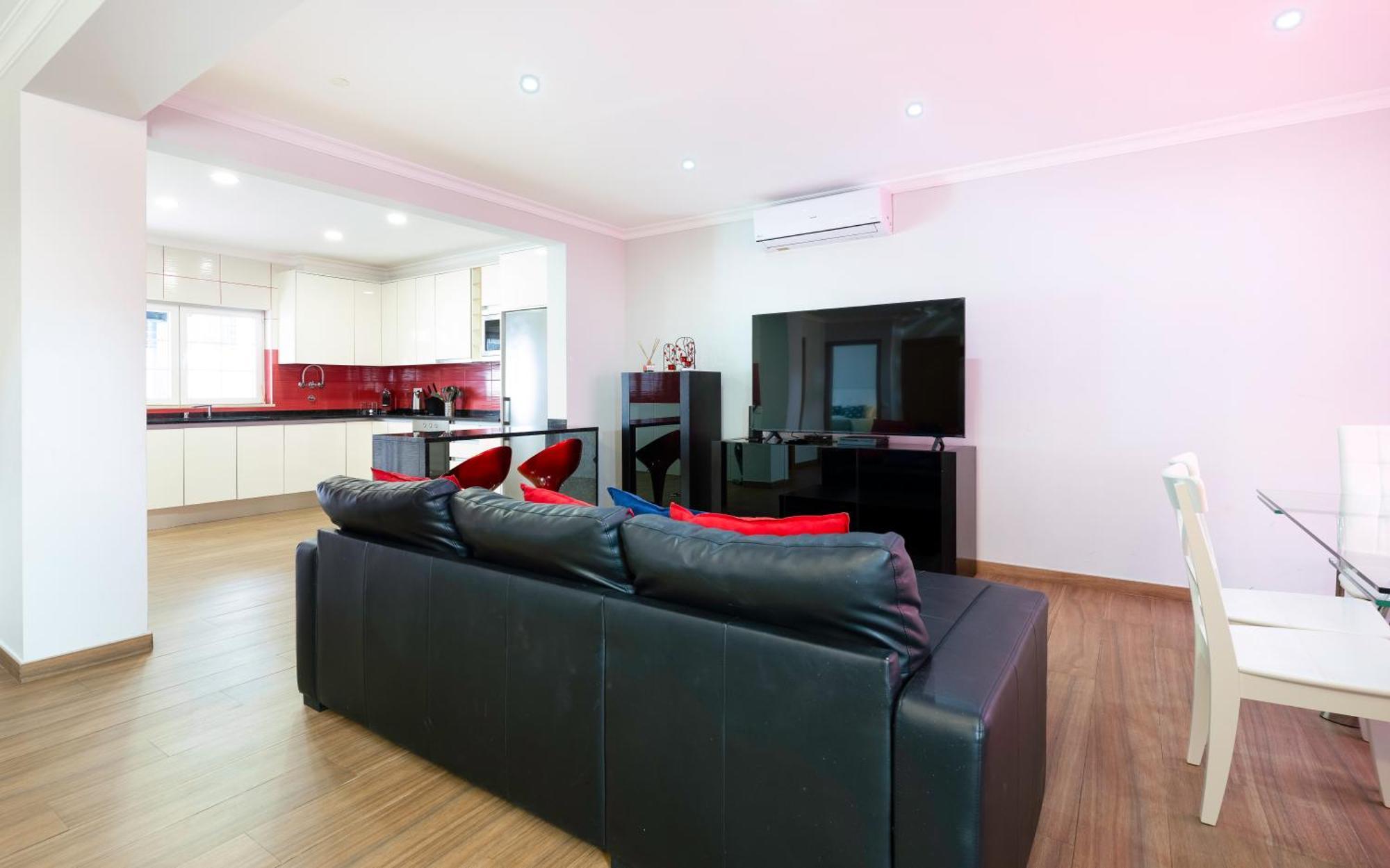 Full Private 180sqm - Terrace Jacuzzi - 200m & Sea View Villa