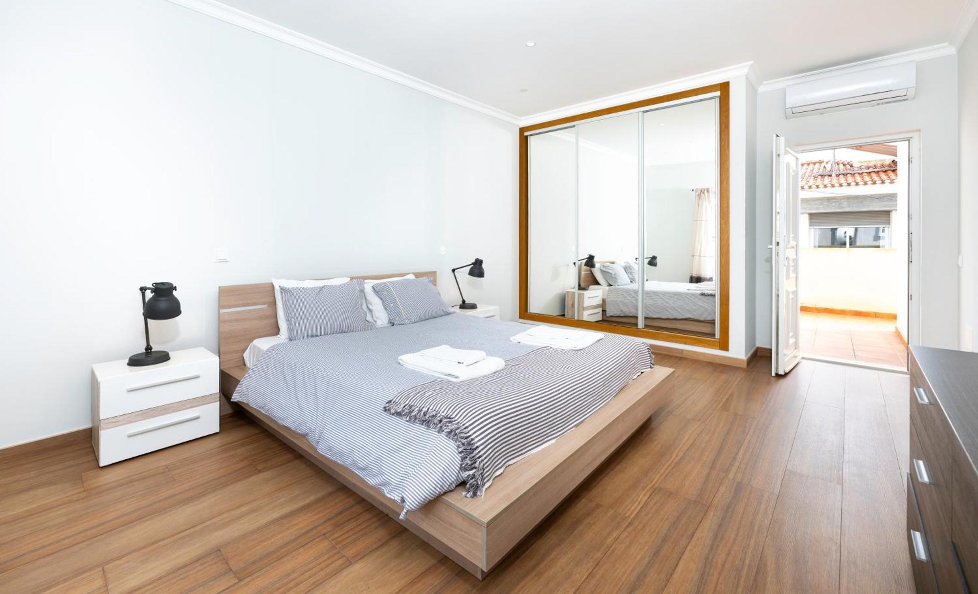 Full Private 180sqm - Terrace Jacuzzi - 200m & Sea View Villa *