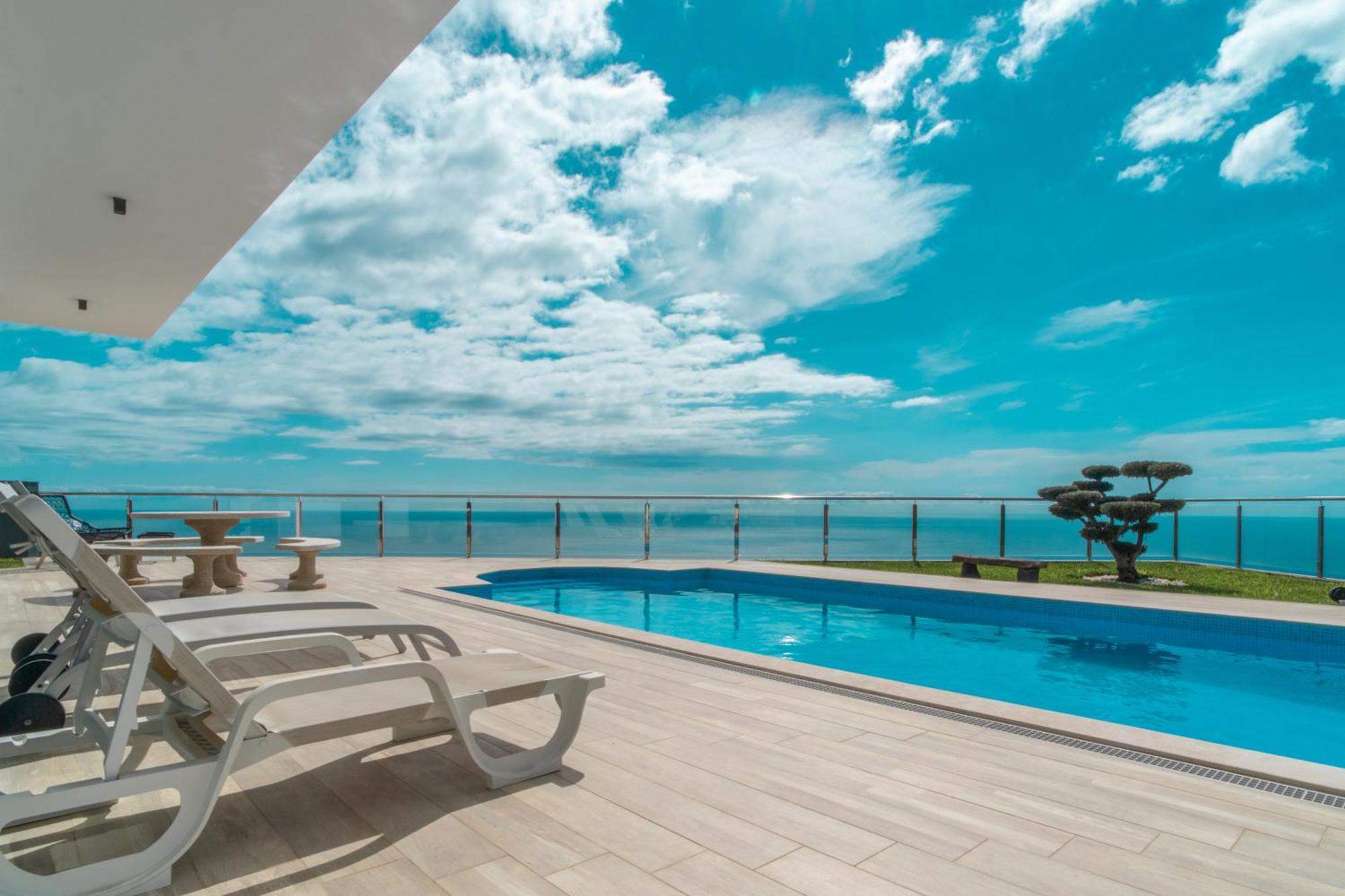 Rich Villa *