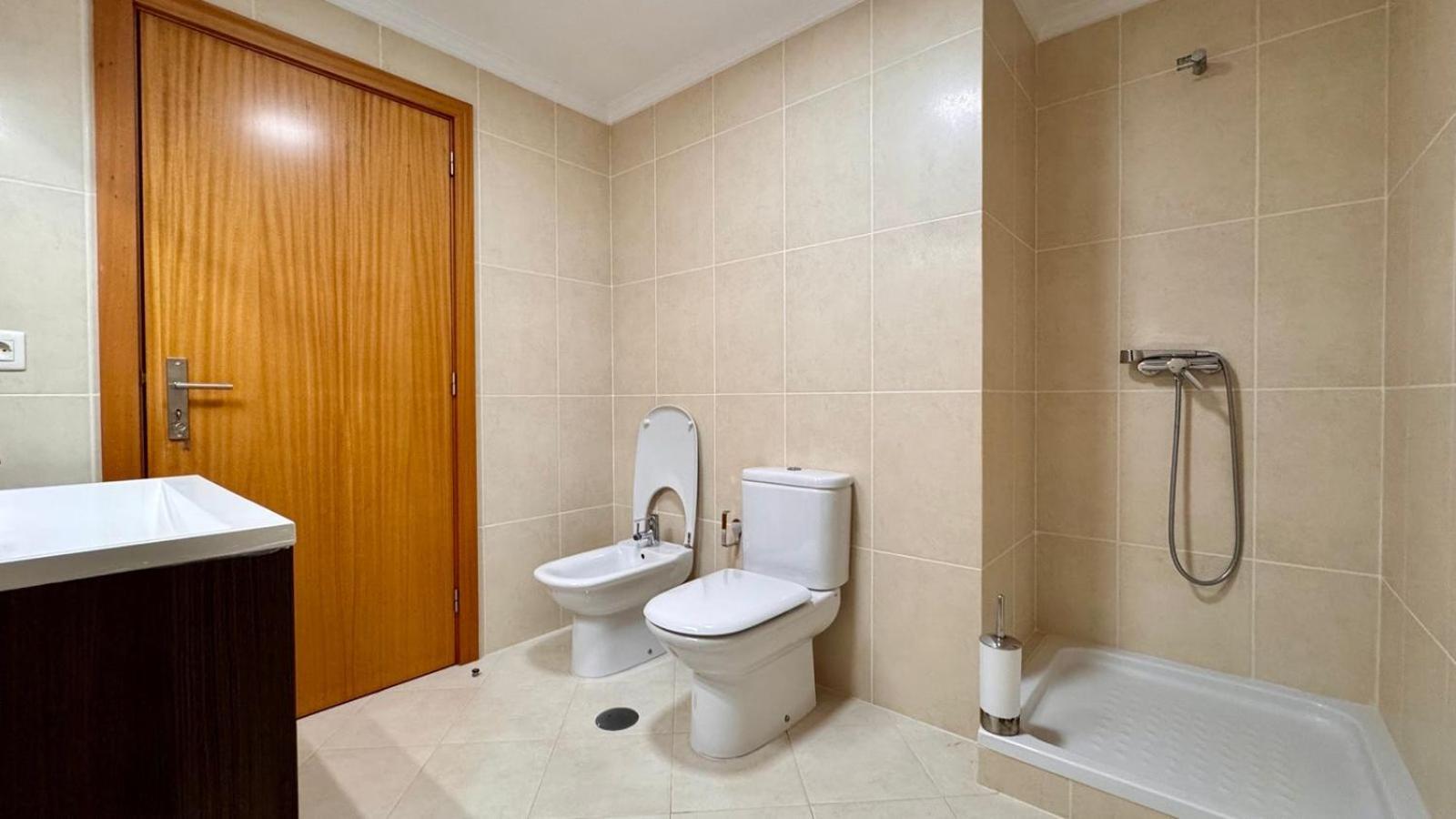 Coastal Comfort At Riverside - 4 Min To Airport! Guest house *