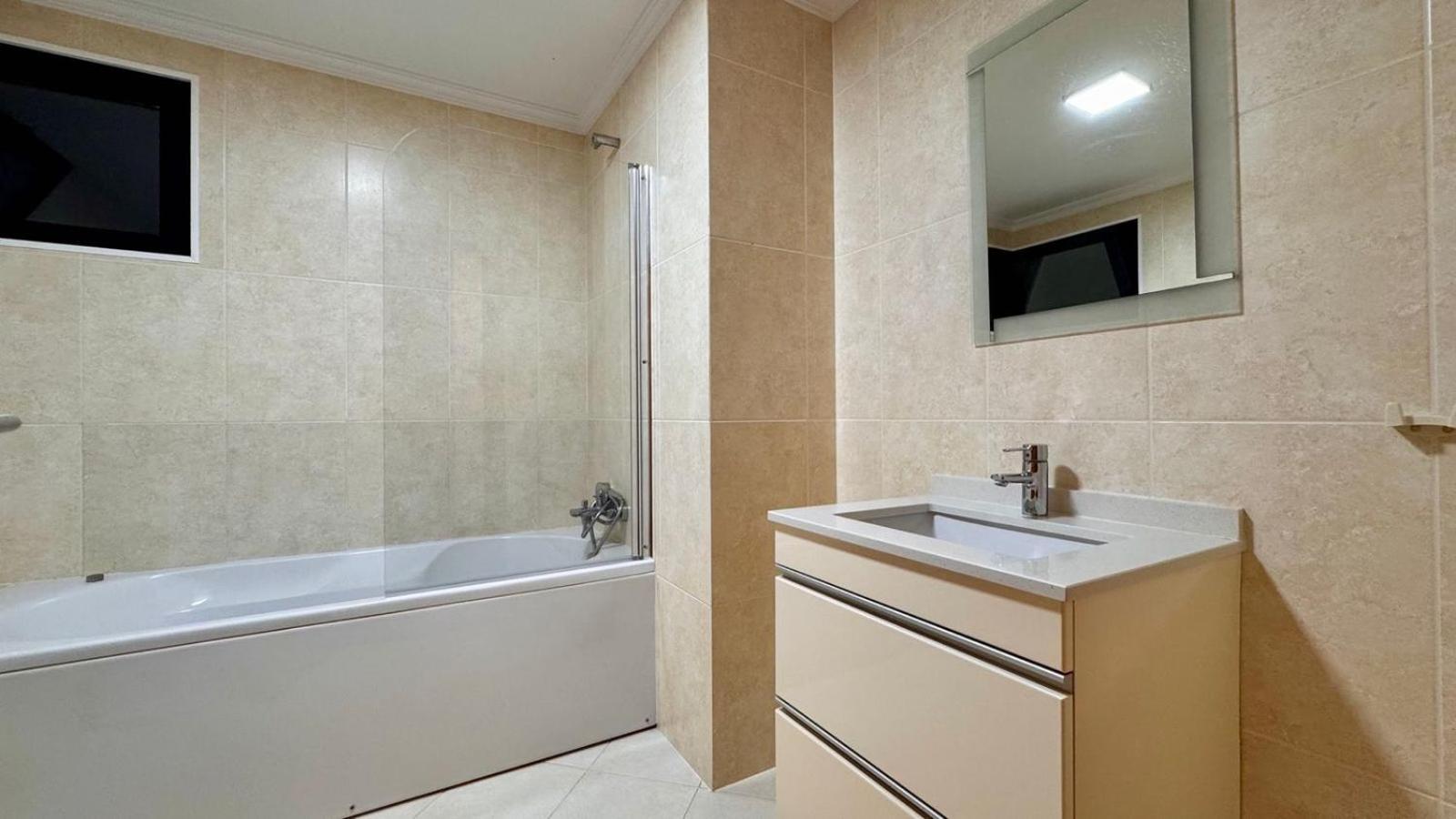 Guest house Coastal Comfort At Riverside - 4 Min To Airport! *