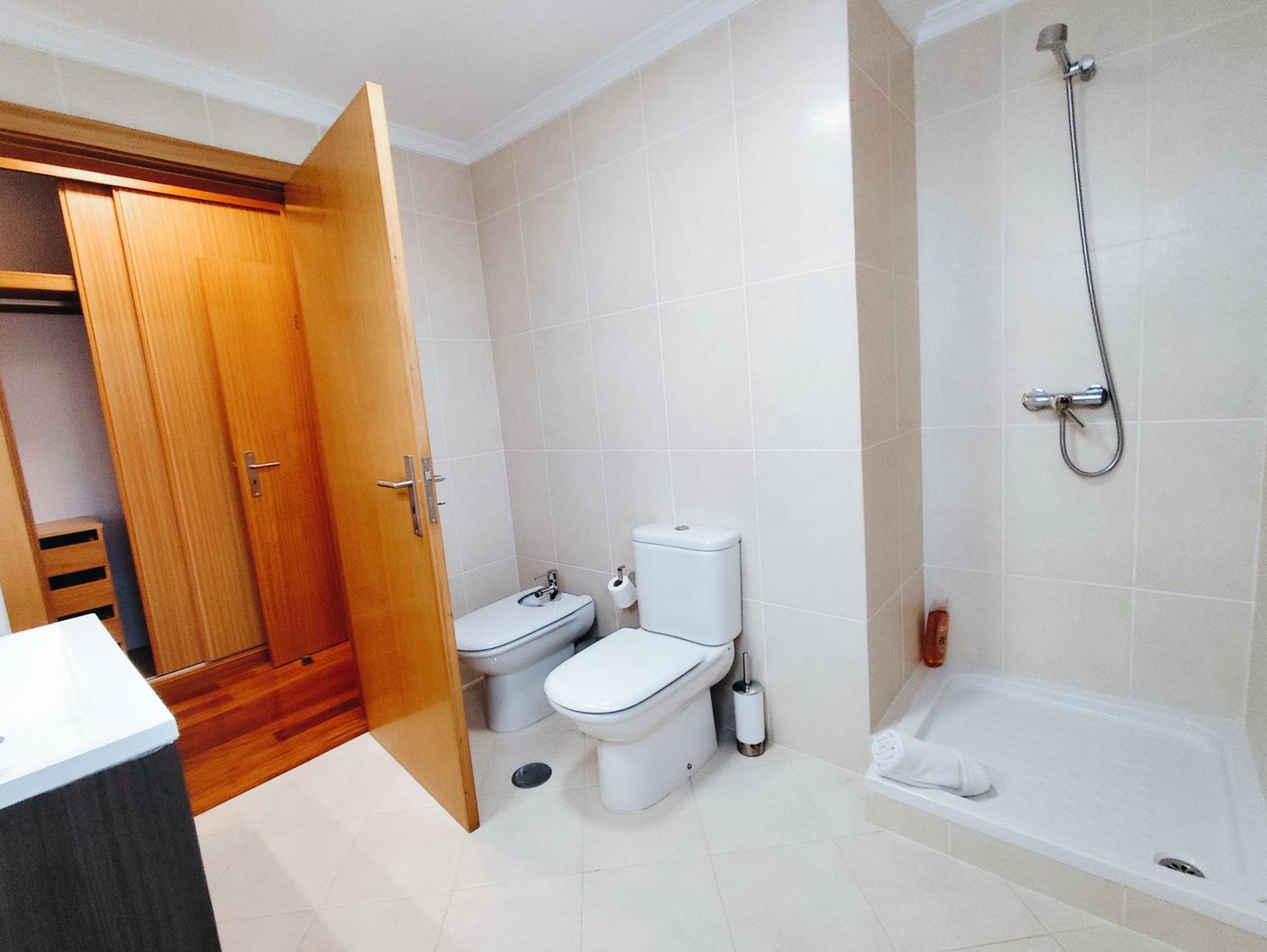 Coastal Comfort At Riverside - 4 Min To Airport! Guest house *