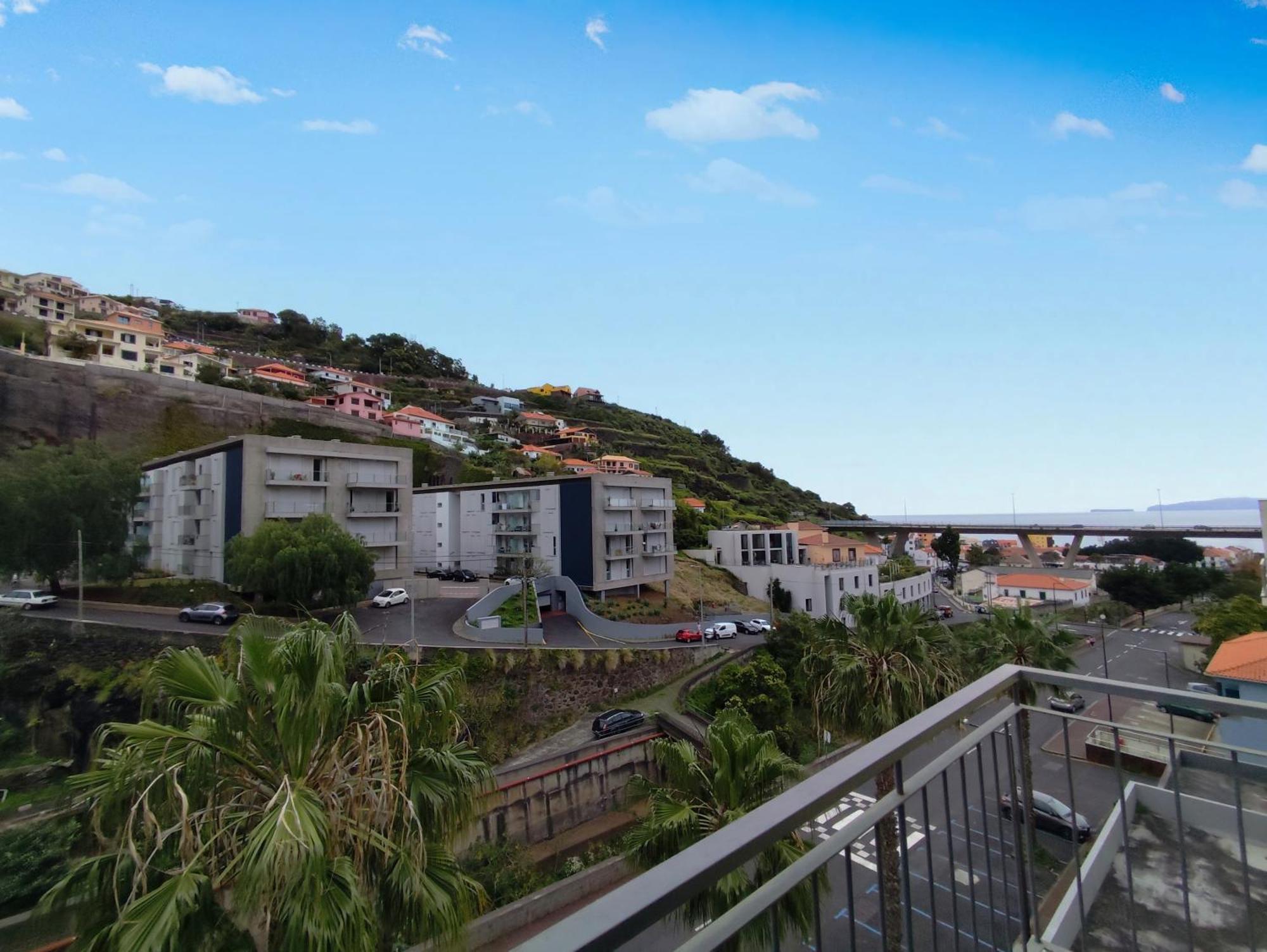 Coastal Comfort At Riverside - 4 Min To Airport! Guest house Santa Cruz (Madeira)