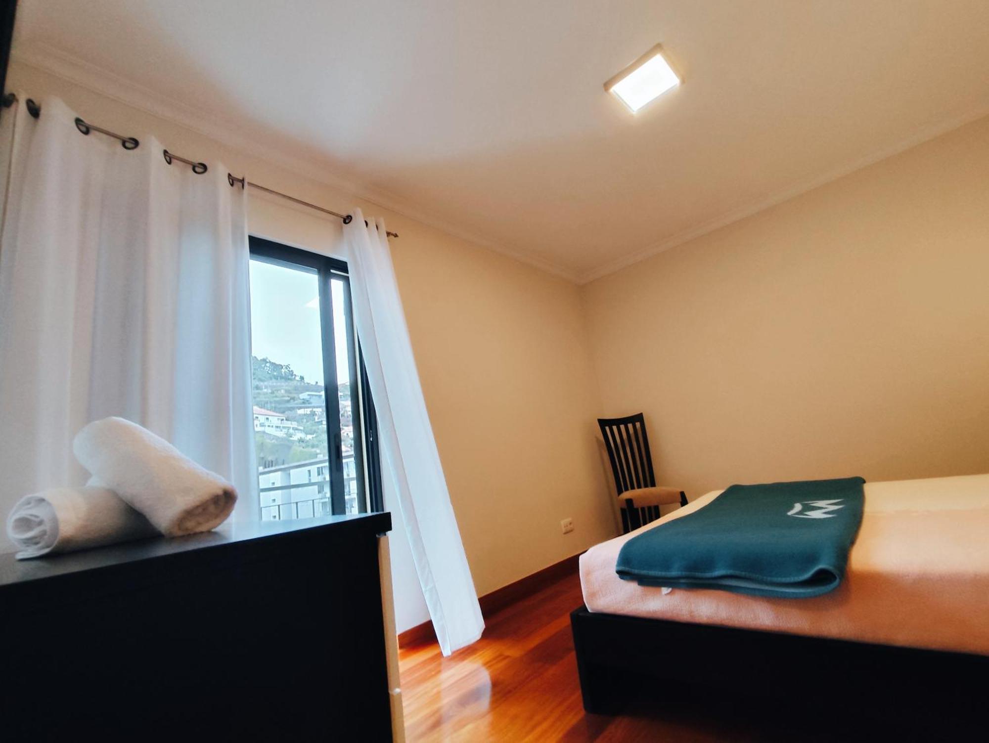 Coastal Comfort At Riverside - 4 Min To Airport! Guest house Santa Cruz (Madeira)